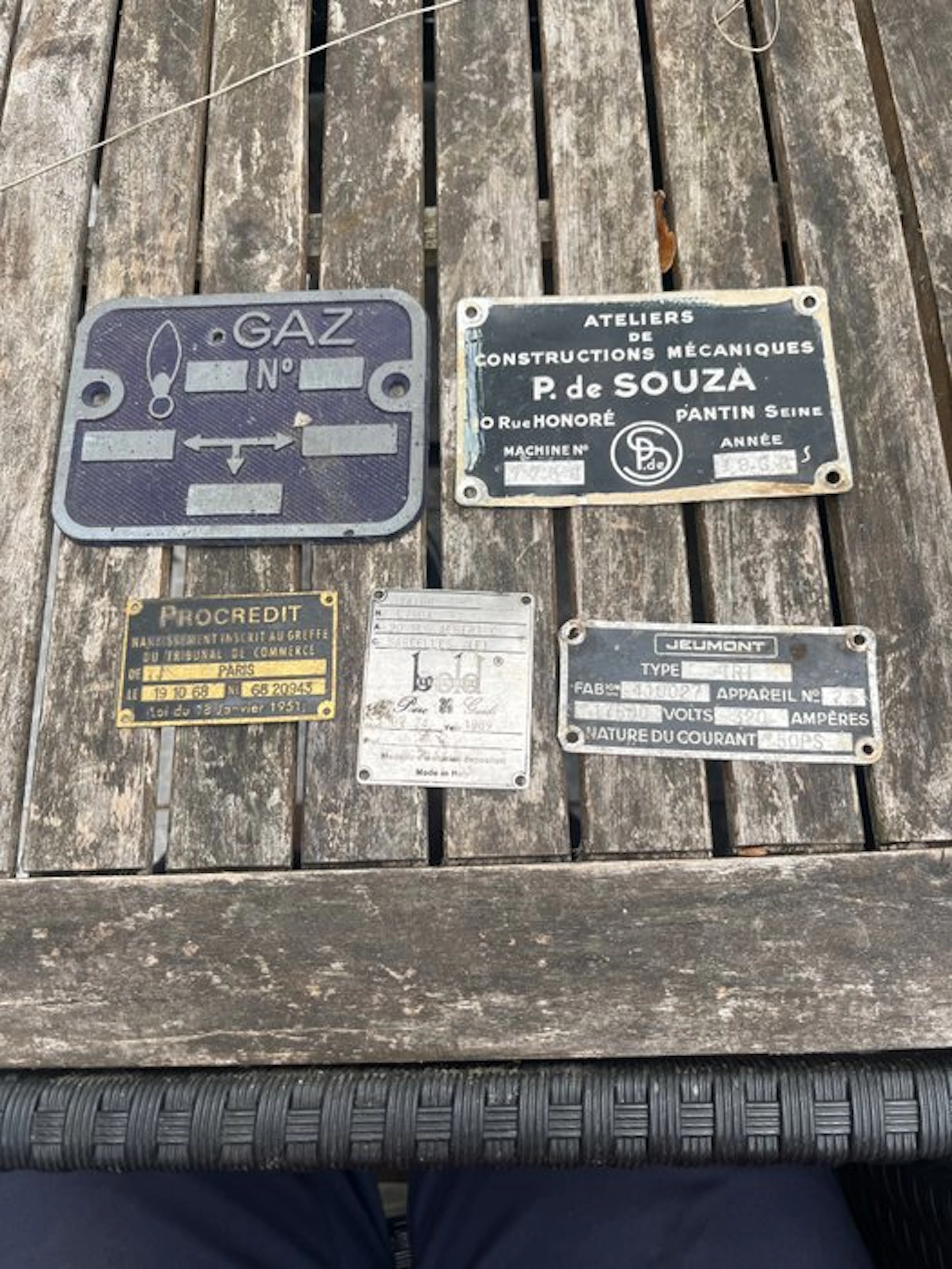 Gas plaques - bold - ProCredit - Jeumont and P