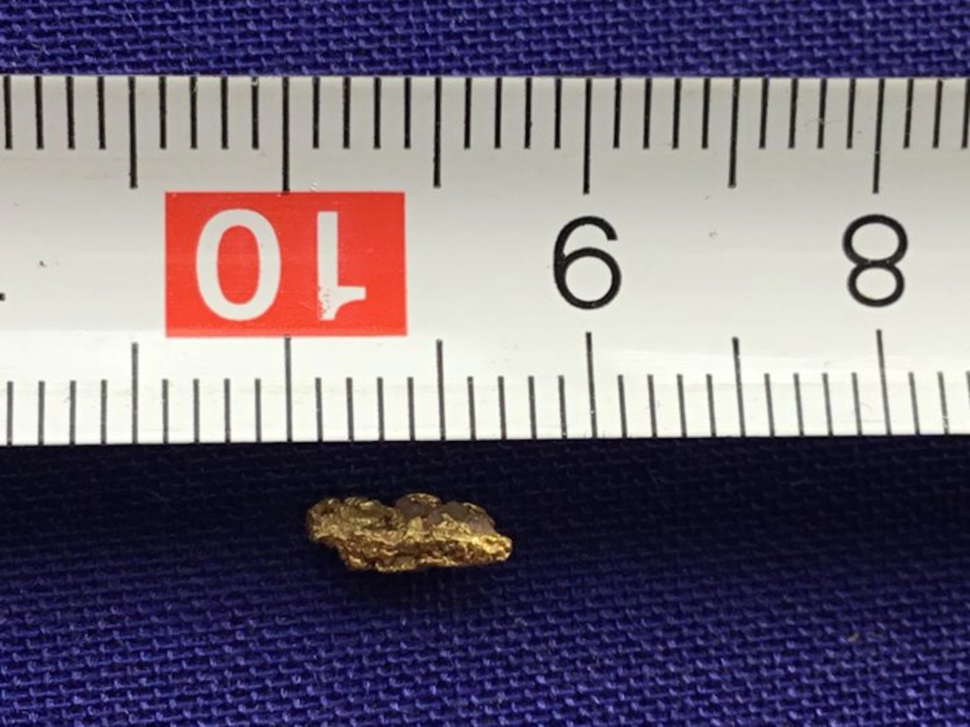 Yukon Crystalline Nuggets - Height: 0.7 mm - Width: 0.7 mm- 0.14 g - (1)