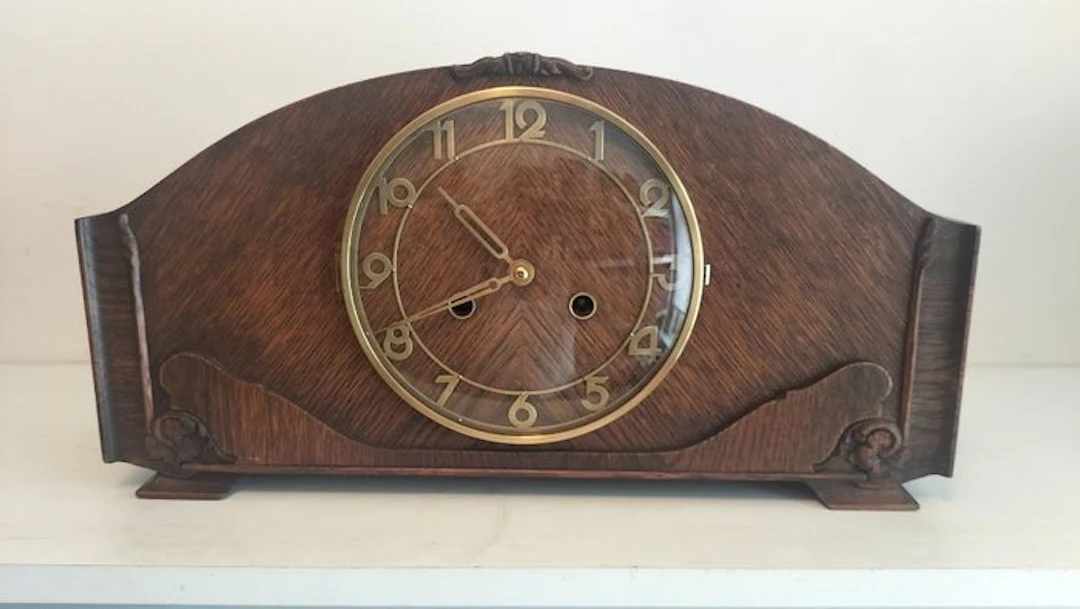 Kastklok - Art Deco - oak- brass- - 1920-1930 - Junghans