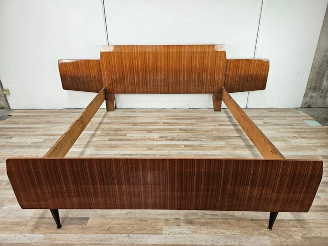 Bed - Double bed from the 1960s in walnut. - Walnut