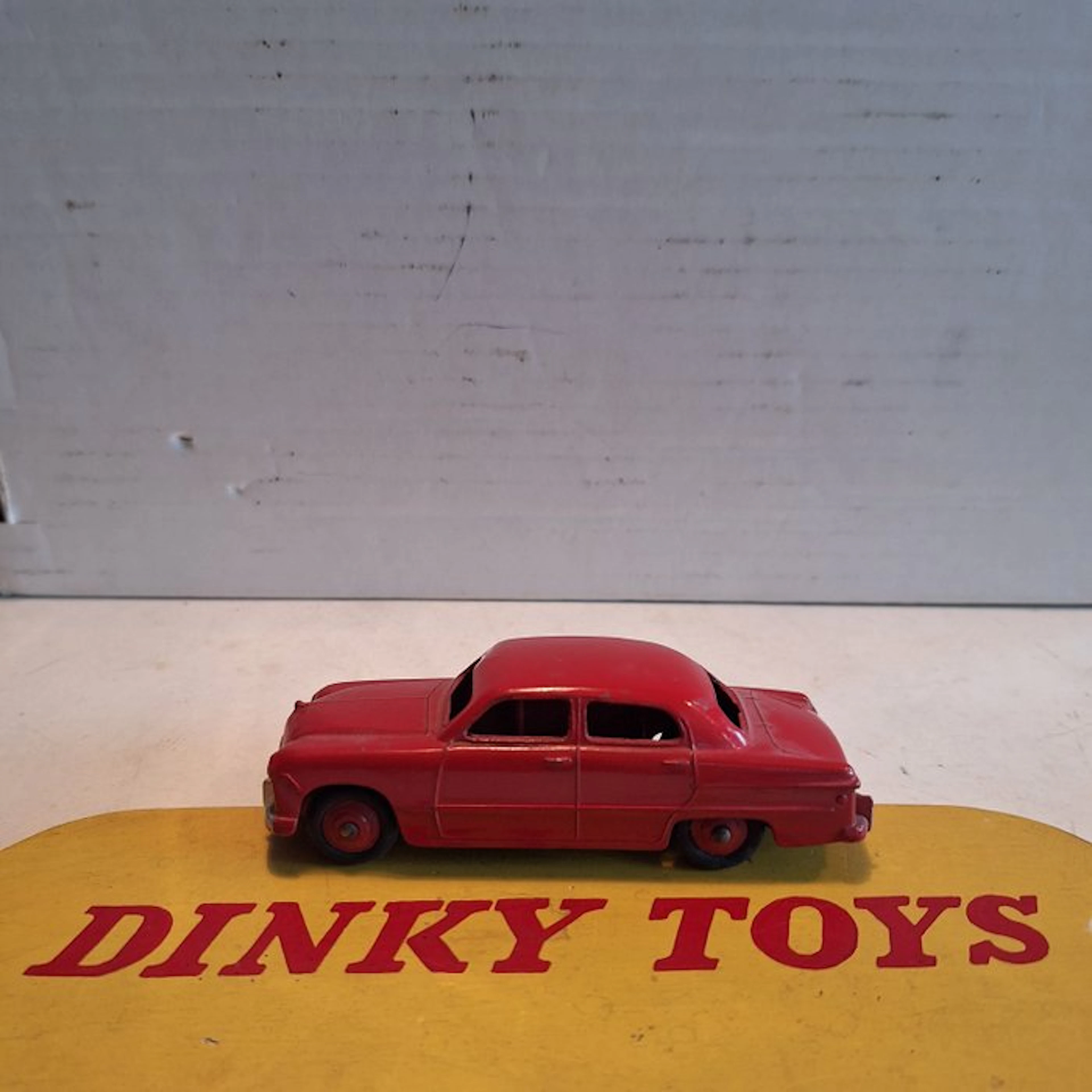 Dinky Toys 1:43 - Model car - Dinky Toys - Ford Fordor