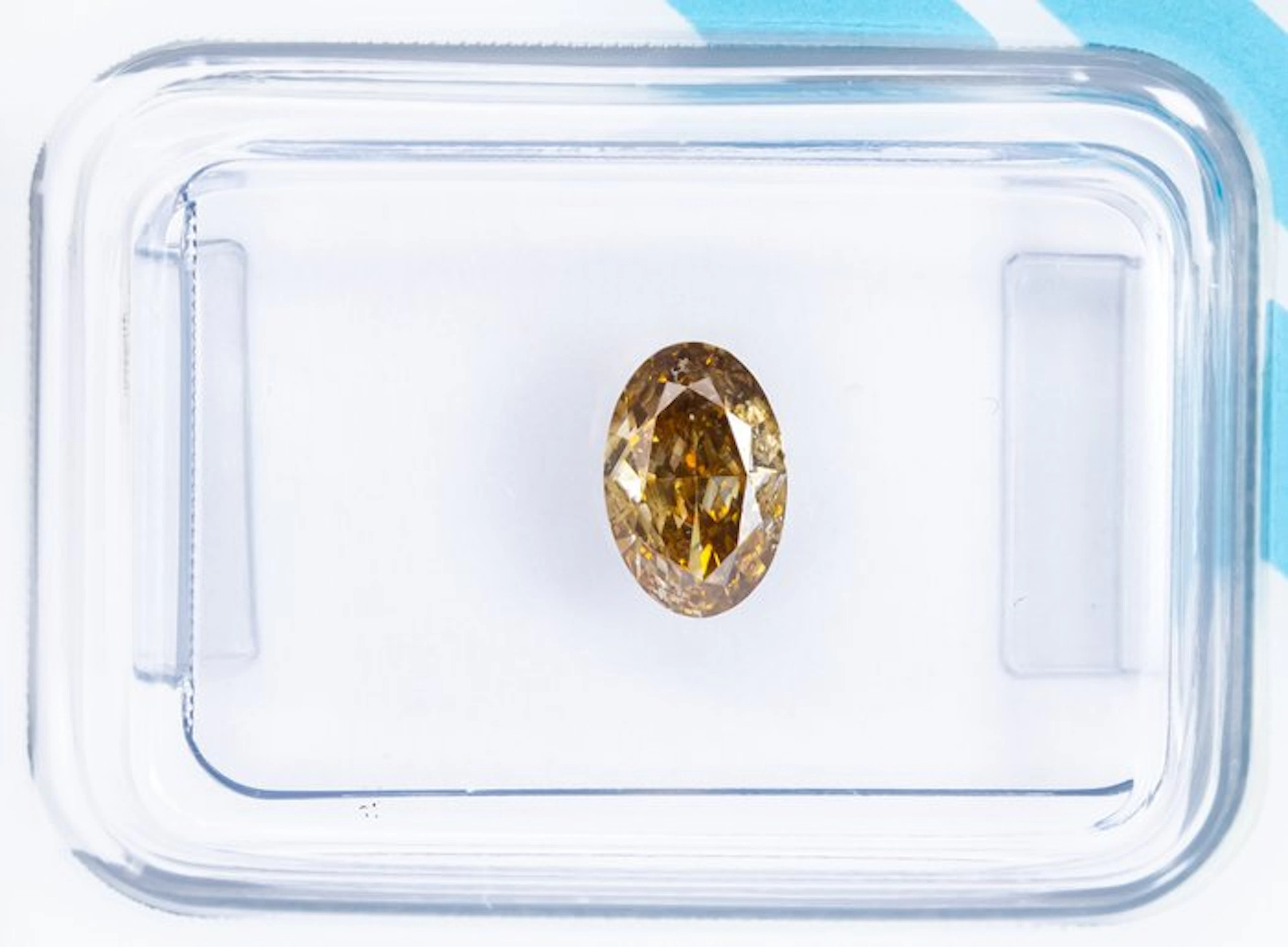 No reserve price - 1 pcs Diamond (Natural coloured)...