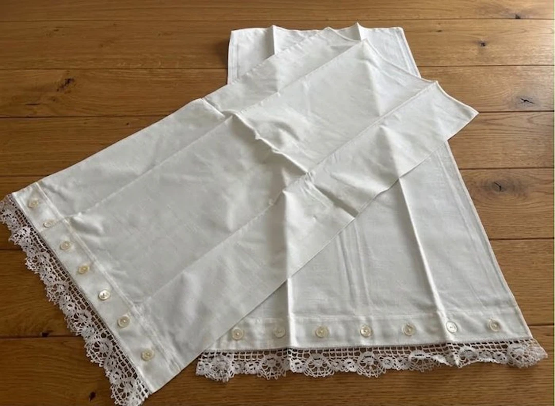 Federe puro lino con inserti pizzo e botoni madreperla - Cushion (2)