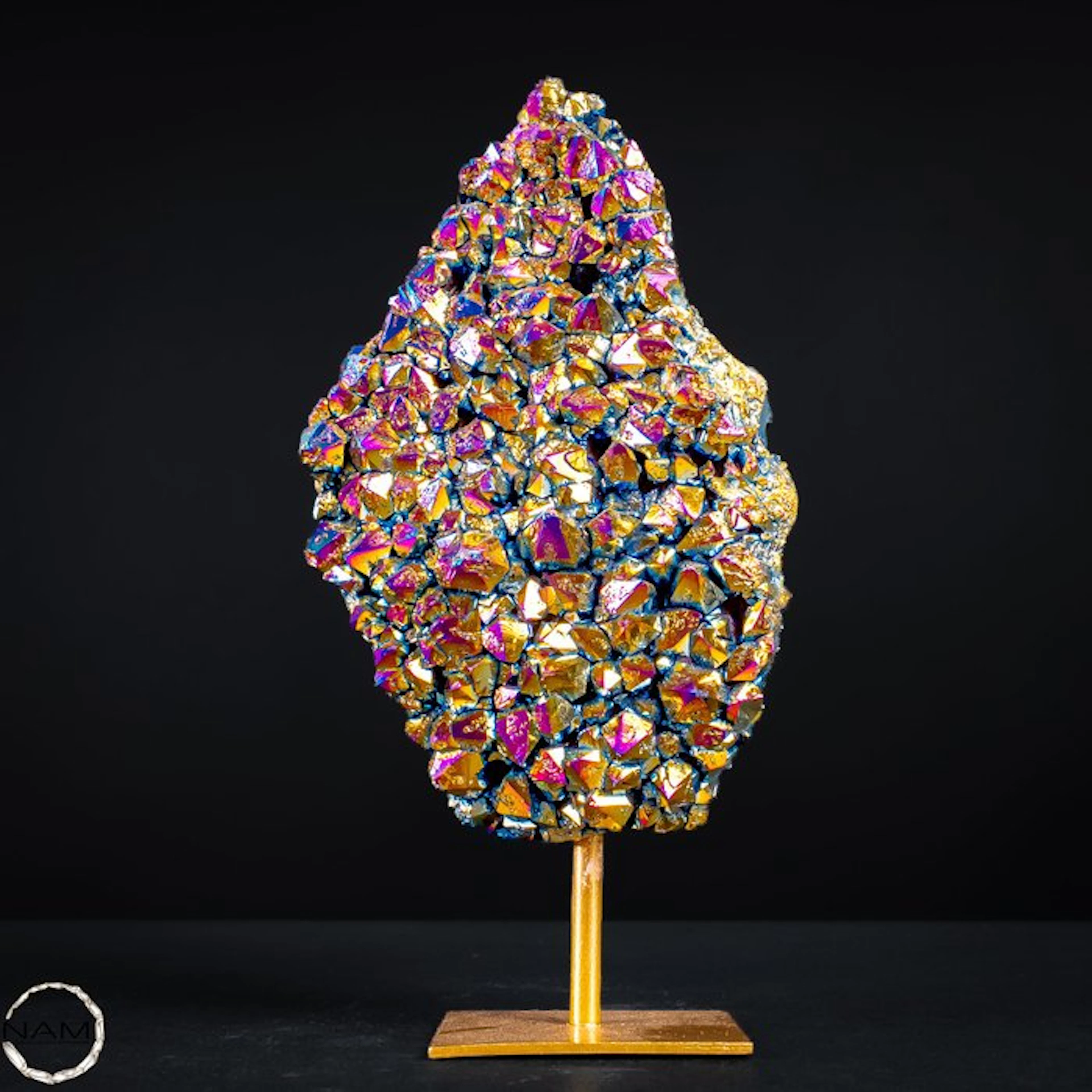 Unique Aura-Amethyst Druse on Stand – Shimmering magic in crystal