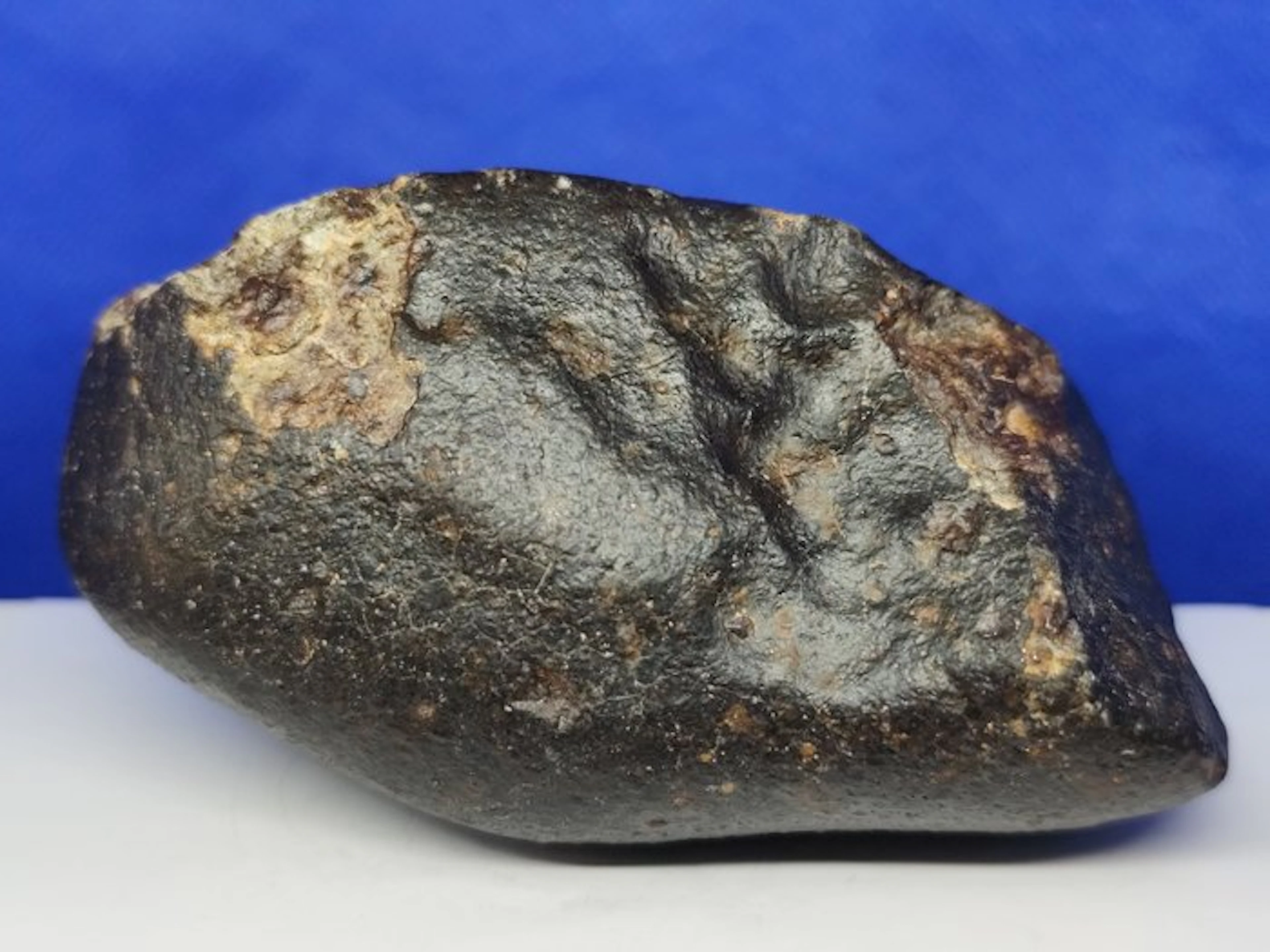 ORIENTED chondrite meteorite (4.5 billion years) (Found: Sáhara