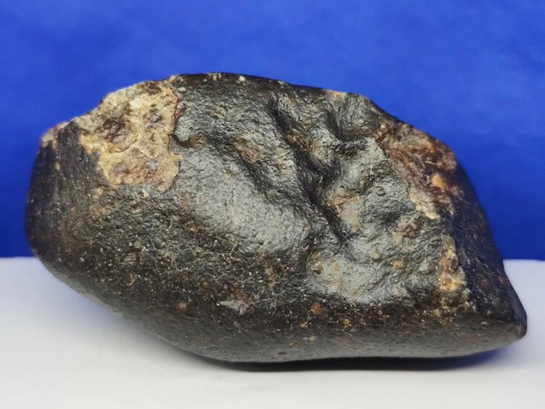 ORIENTED chondrite meteorite (4.5 billion years) (Found: Sáhara