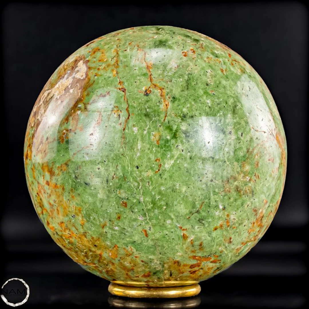 Natural chrysoprase sphere – Lively greens in natural motion- 2224.16 g
