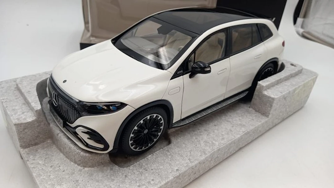 NZG 1:18 - Model car - Mercedes EQS SUV - (cod.P22)