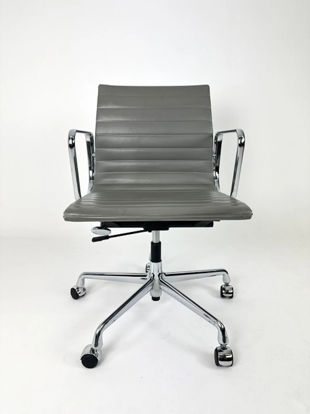 Vitra - Charles Eames - Chair - EA118 - Aluminium, Leather
