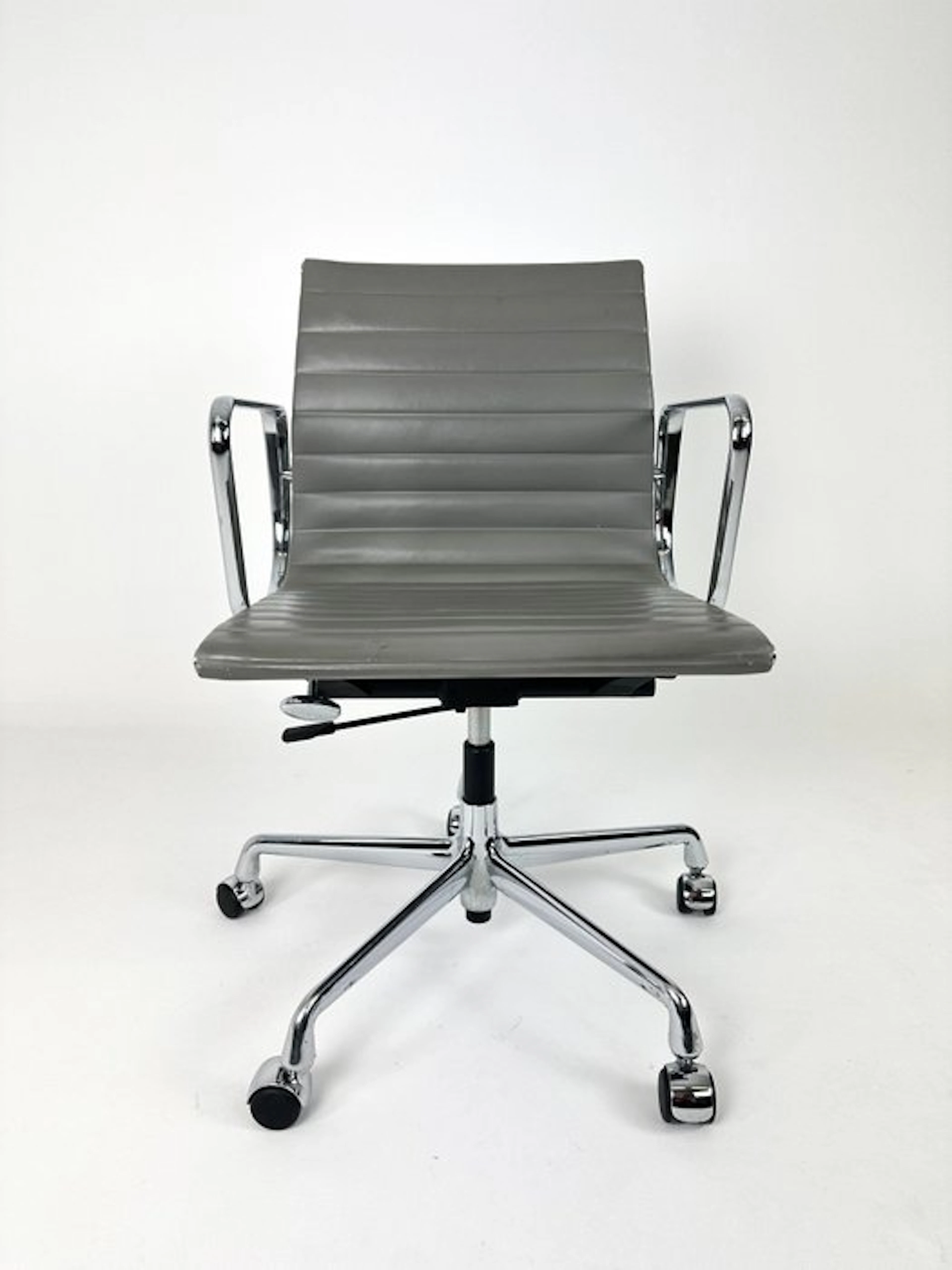 Vitra - Charles Eames - Chair - EA118 - Aluminium, Leather
