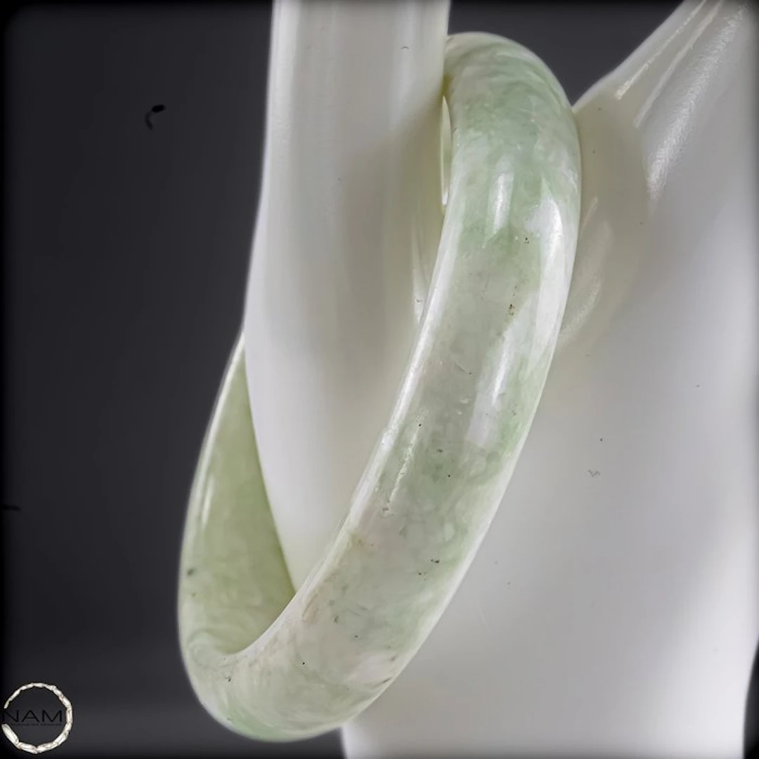 Jade nephrite bracelet – Timeless elegance in soft green -243.25 ct- 48.65 g