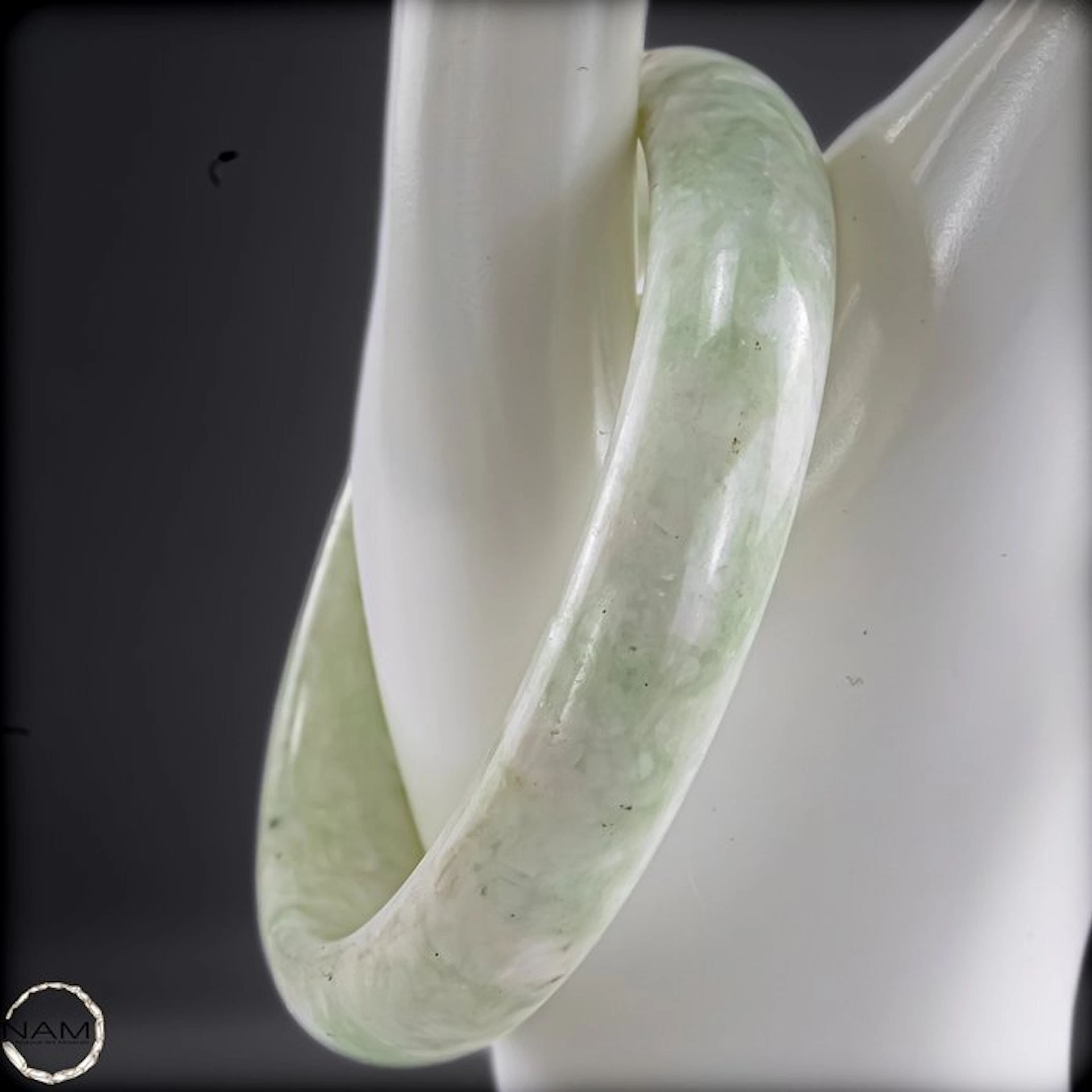 Jade nephrite bracelet – Timeless elegance in soft green -243.25 ct- 48.65 g