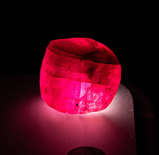 25.21 CARATS !! Pigeon-blood RUBIES - TOP QUALITY GÉANT...