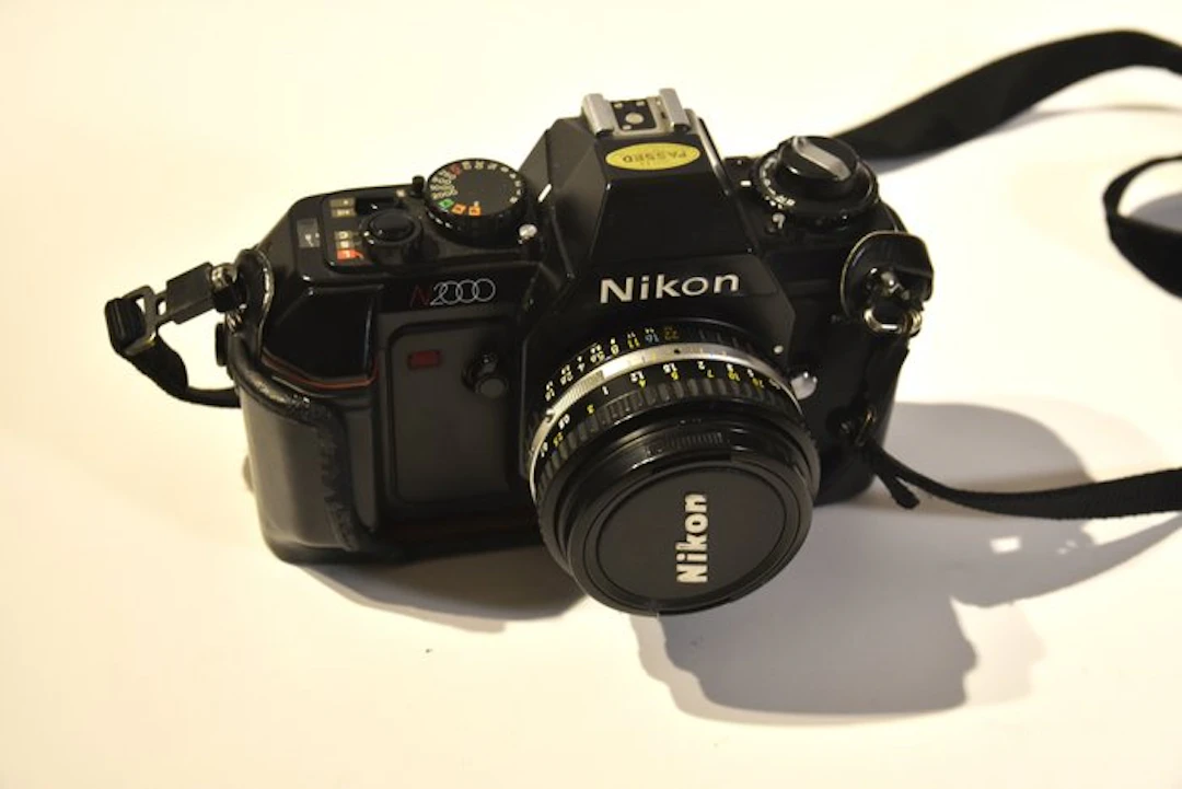 Nikon N2000 + 50mm f1.8 Series E lens Single lens reflex camera (SLR)