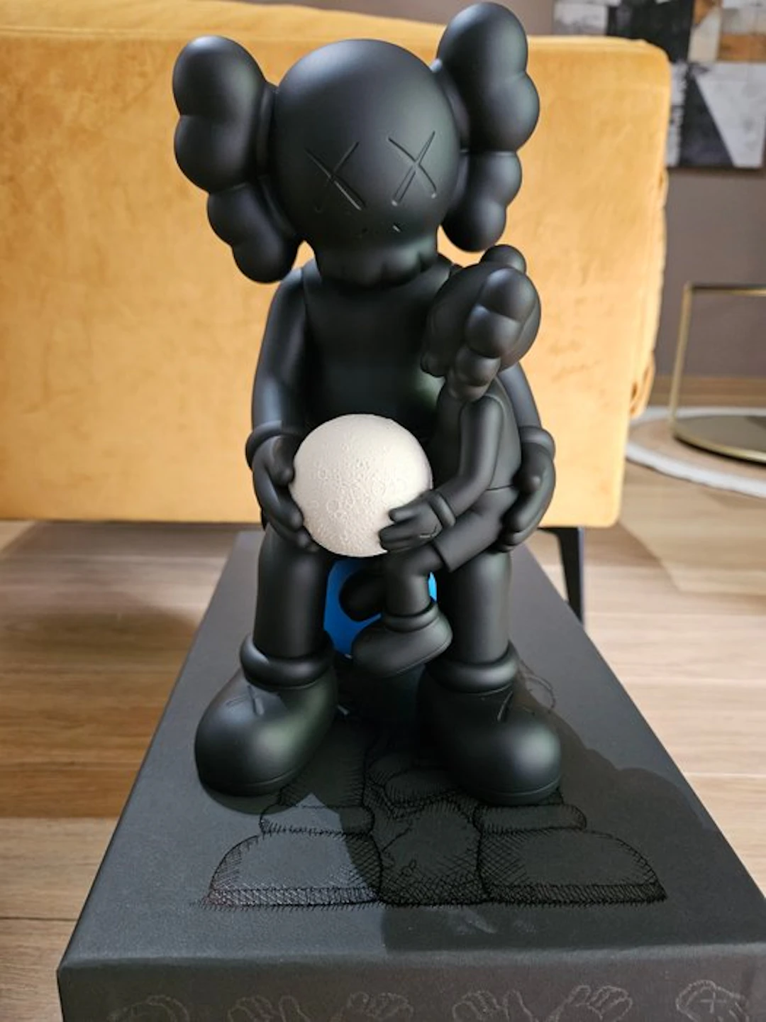 Kaws (1974) - Kaws : Holiday Thailand (black)