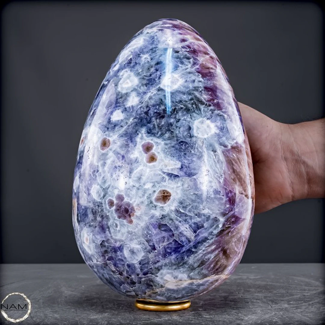Extraordinary amethyst-prasiolite egg – A fascinating...