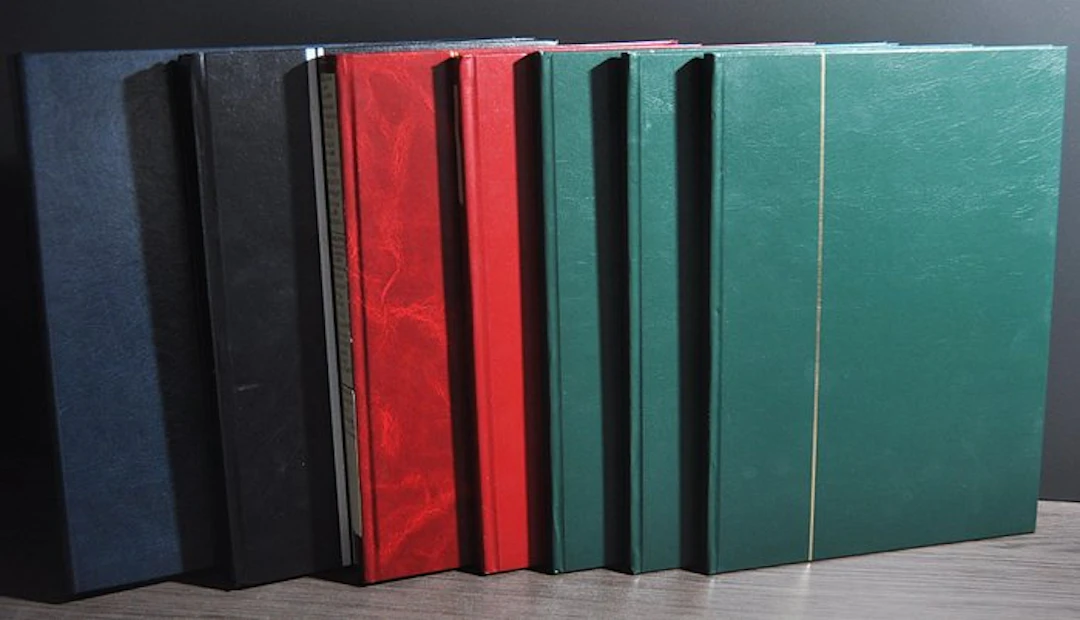 Thematic - A mixed lot with diverse themes in an album and stockbooks.