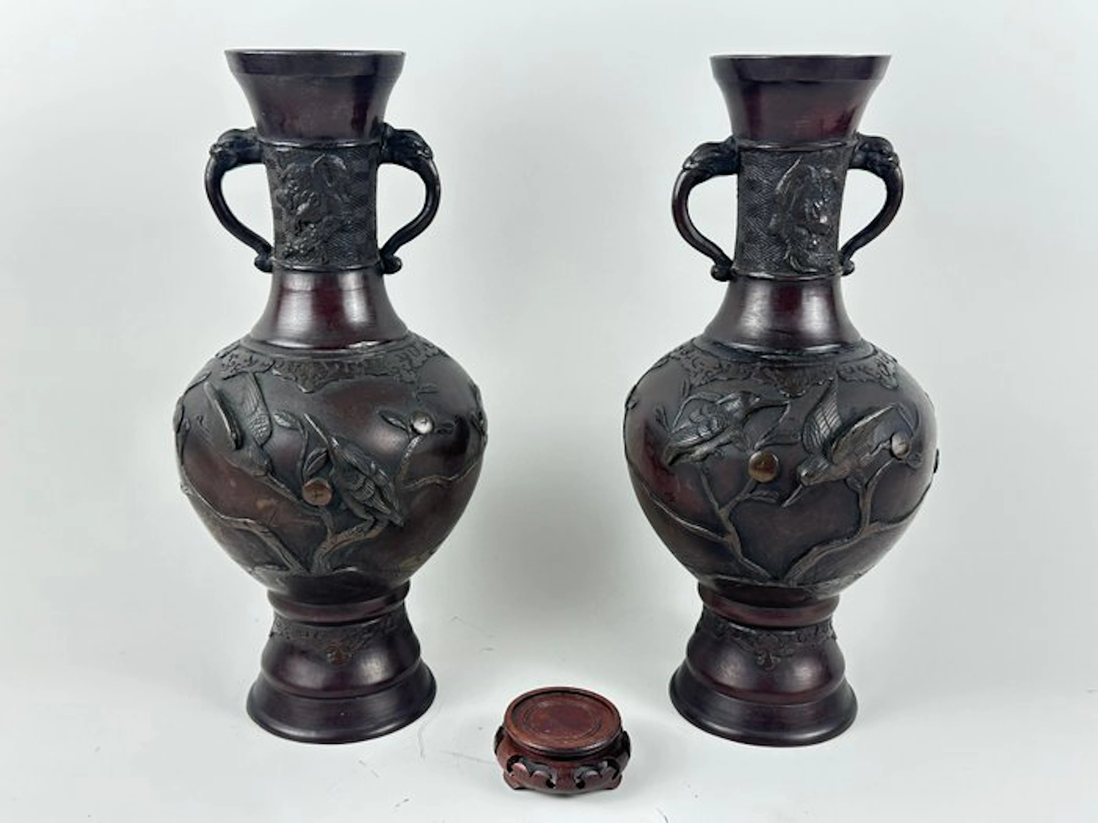 Baluster vase - Bronze - Japan - Meiji period (1868-1912)...