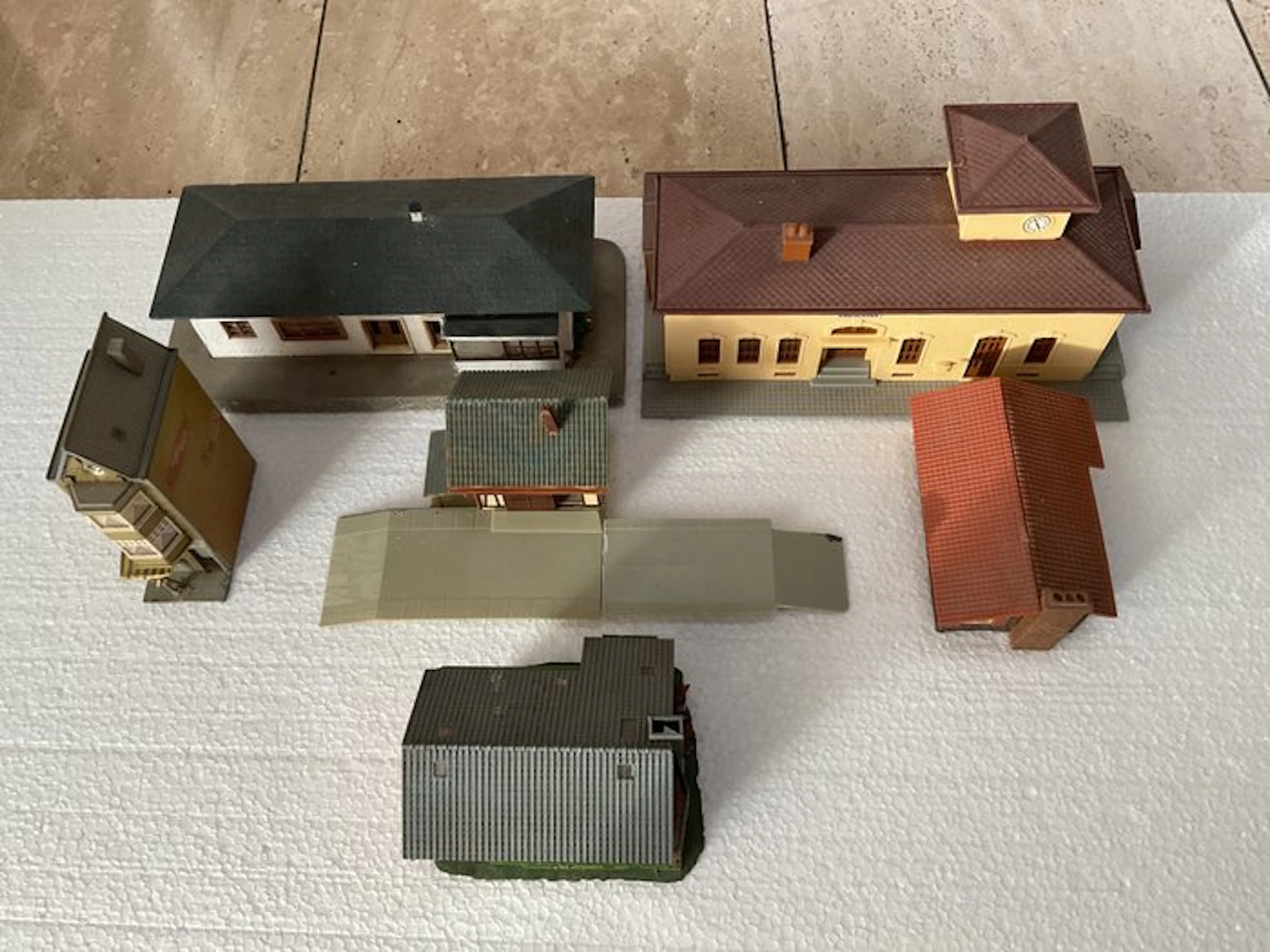 Busch H0 - Model train buildings (8)