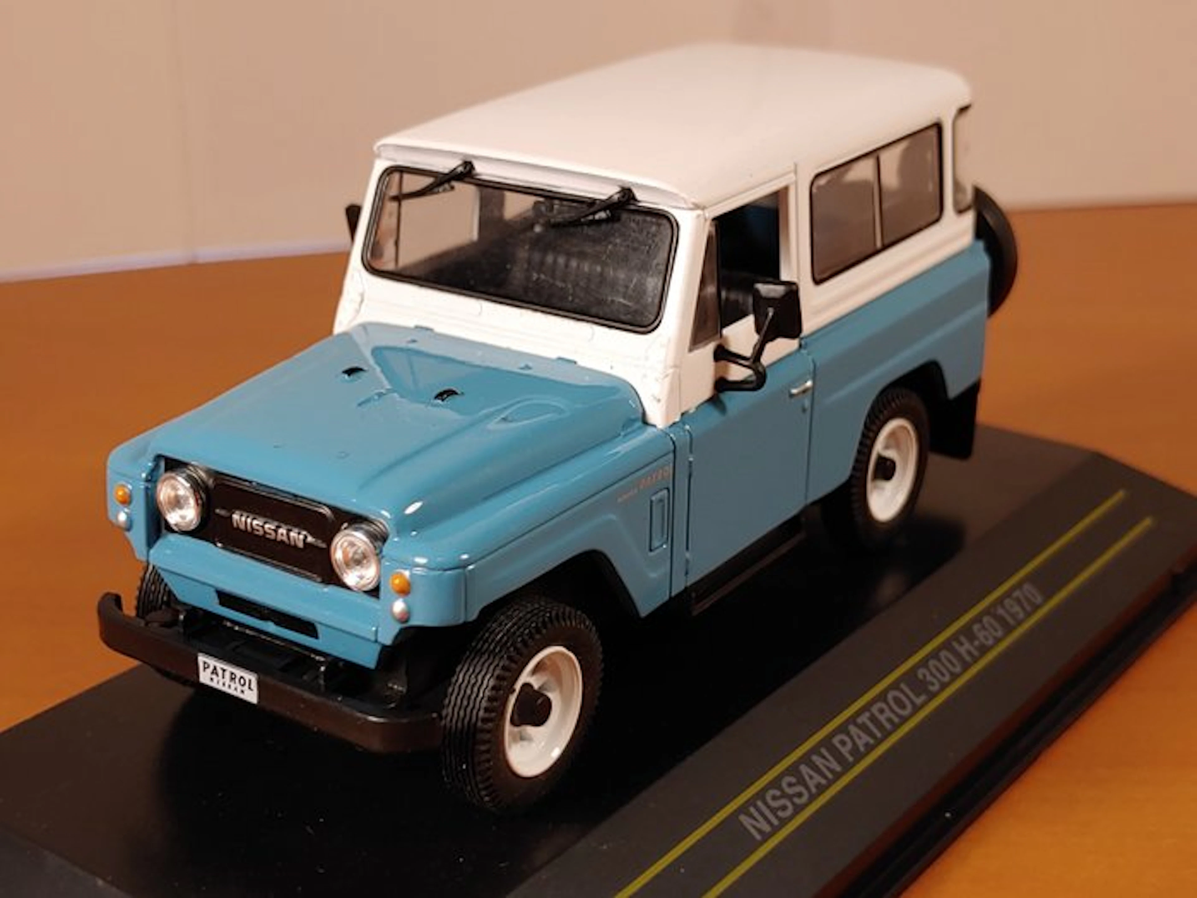 FIRST:43 1:43 - Model station wagon - Nissan Patrol 300 H-60 - 1970 - F43-164