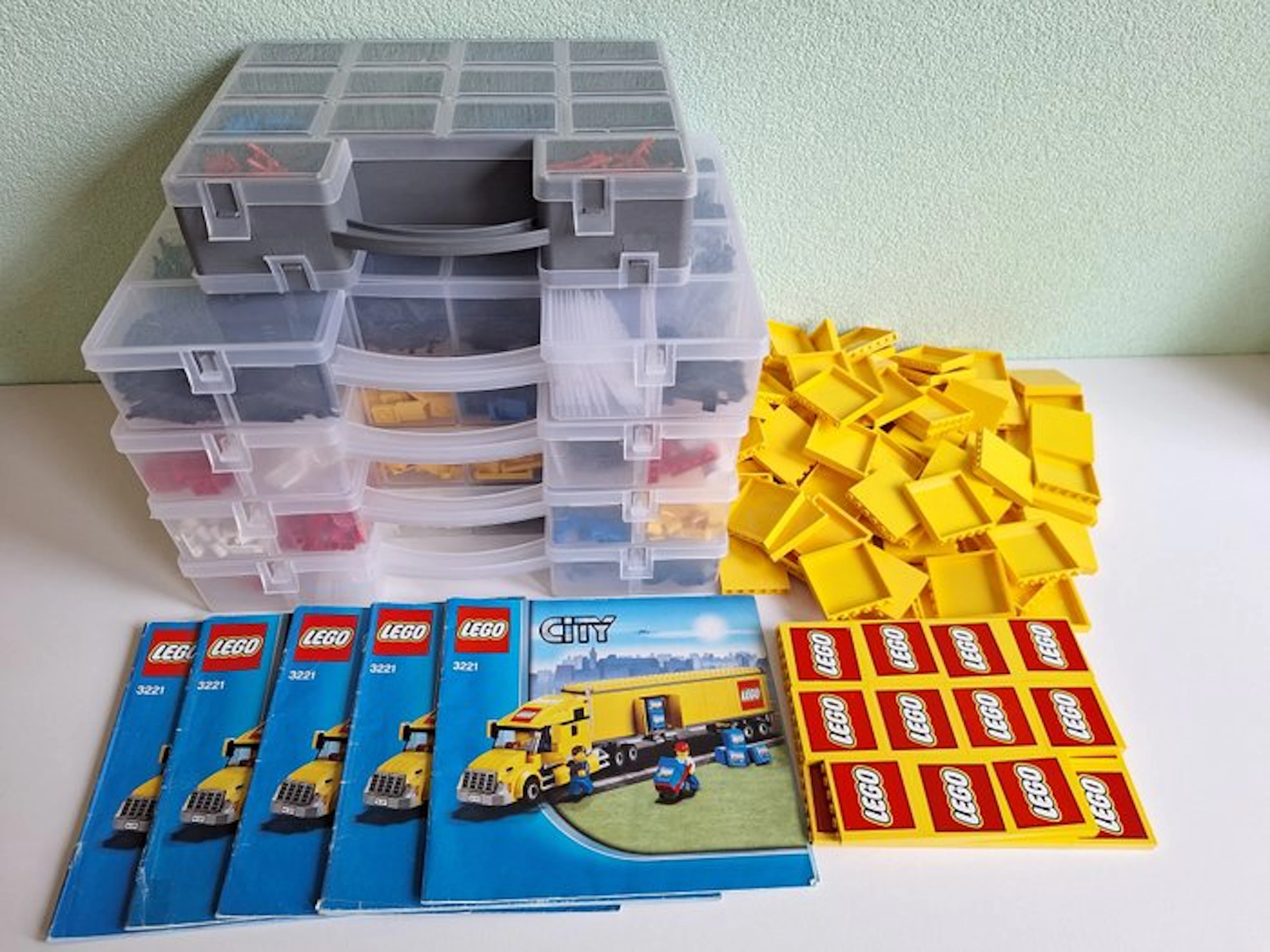 LEGO Pieces - CITY 5 SORTEERKOFFERS met ONDERDELEN en 116 PANELEN