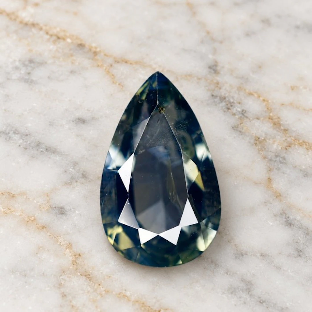 Blue, Green Sapphire - 2.51 ct - International...