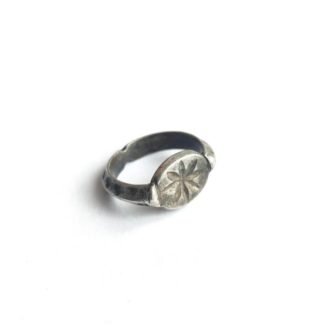 Greco-Bactrian Silver Ring with Flower Intaglio Bead - 20 mm