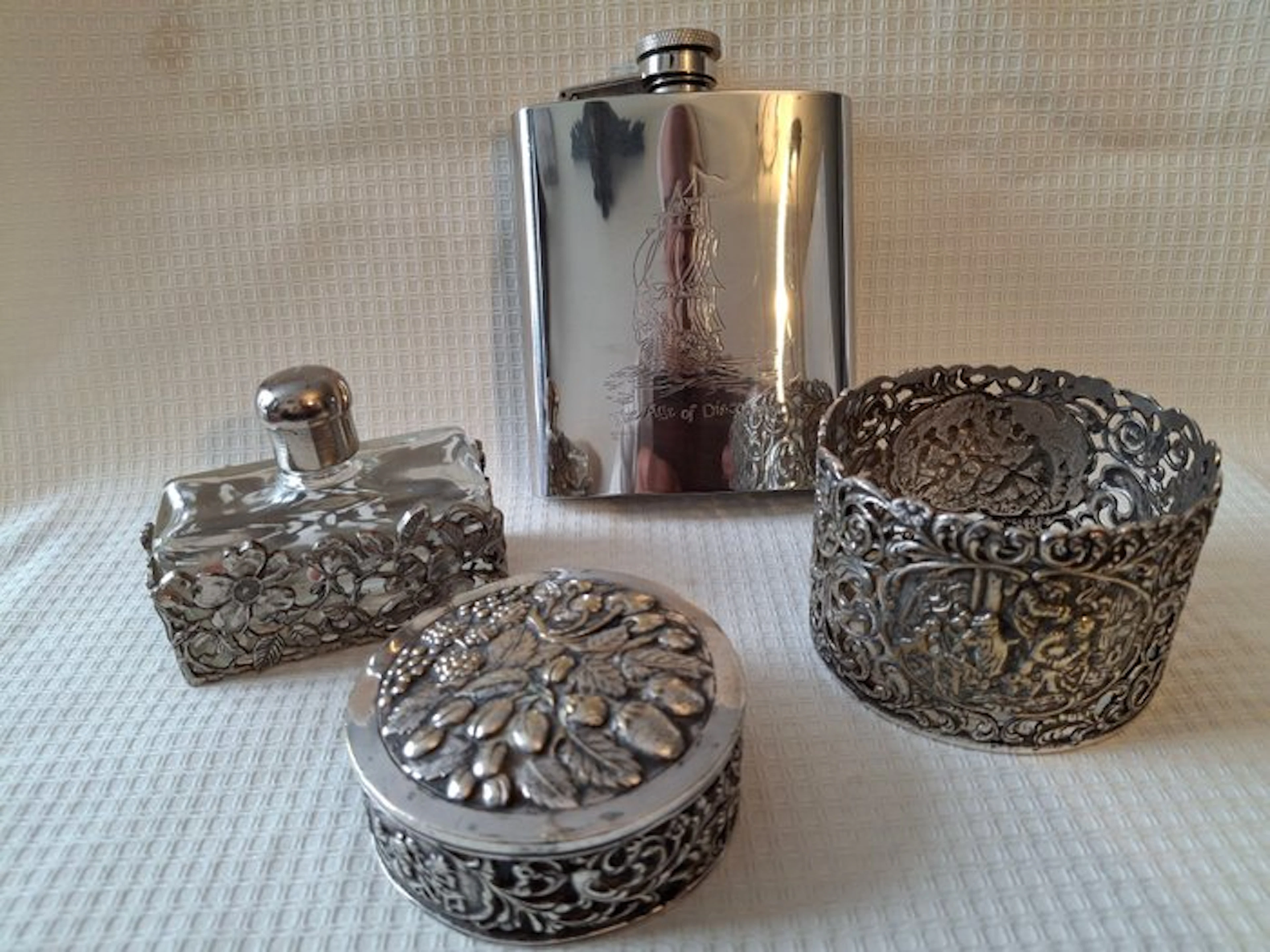 Perfume flask (4) - Ajour-worked laminated silver on...