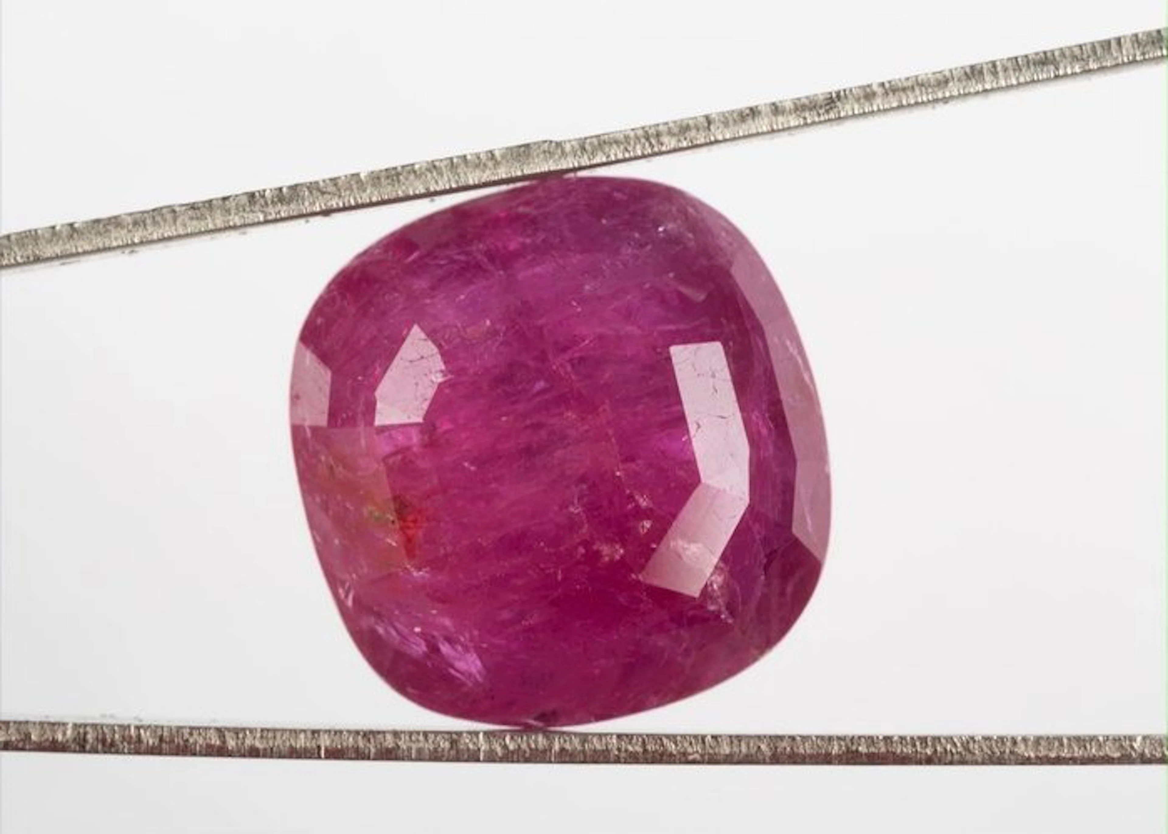 1 pcs Red Ruby - 13.30 ct - Lotus Gemology
