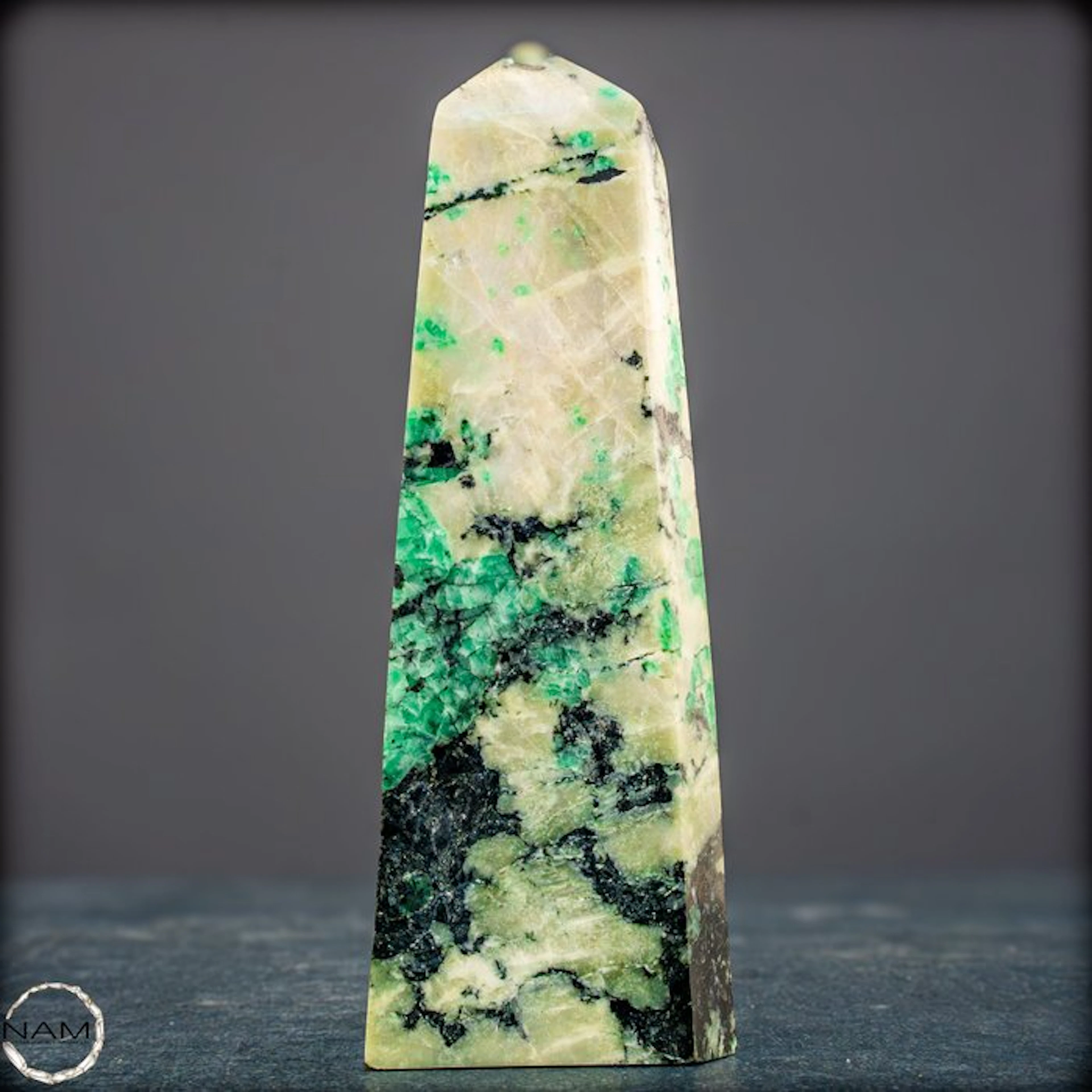 Natural Emerald Obelisk - Top quality- 277.05 g
