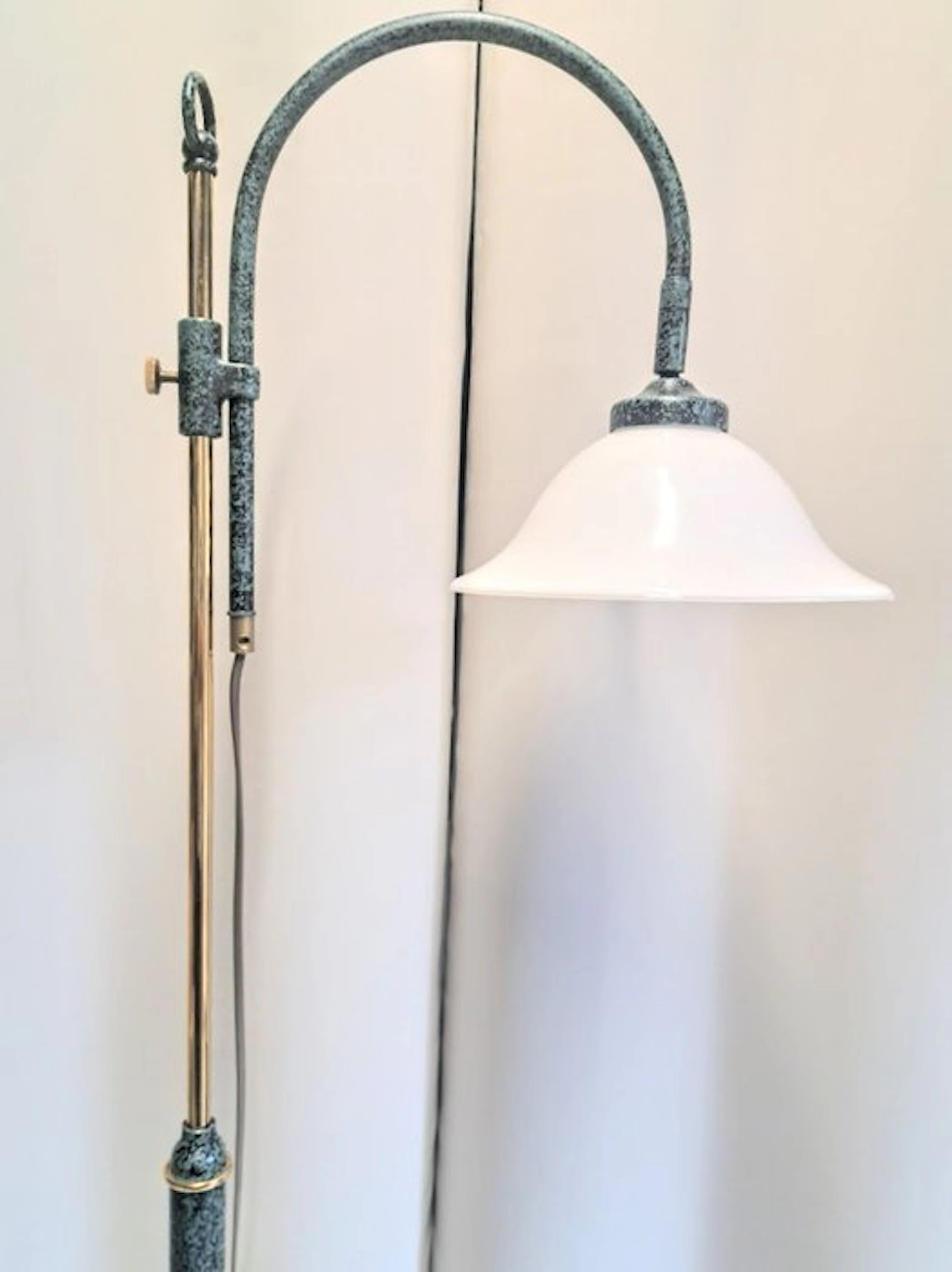 Vloerlamp - in hoogte verstelbaar - Reading floor lamp - Brass, opaline glass