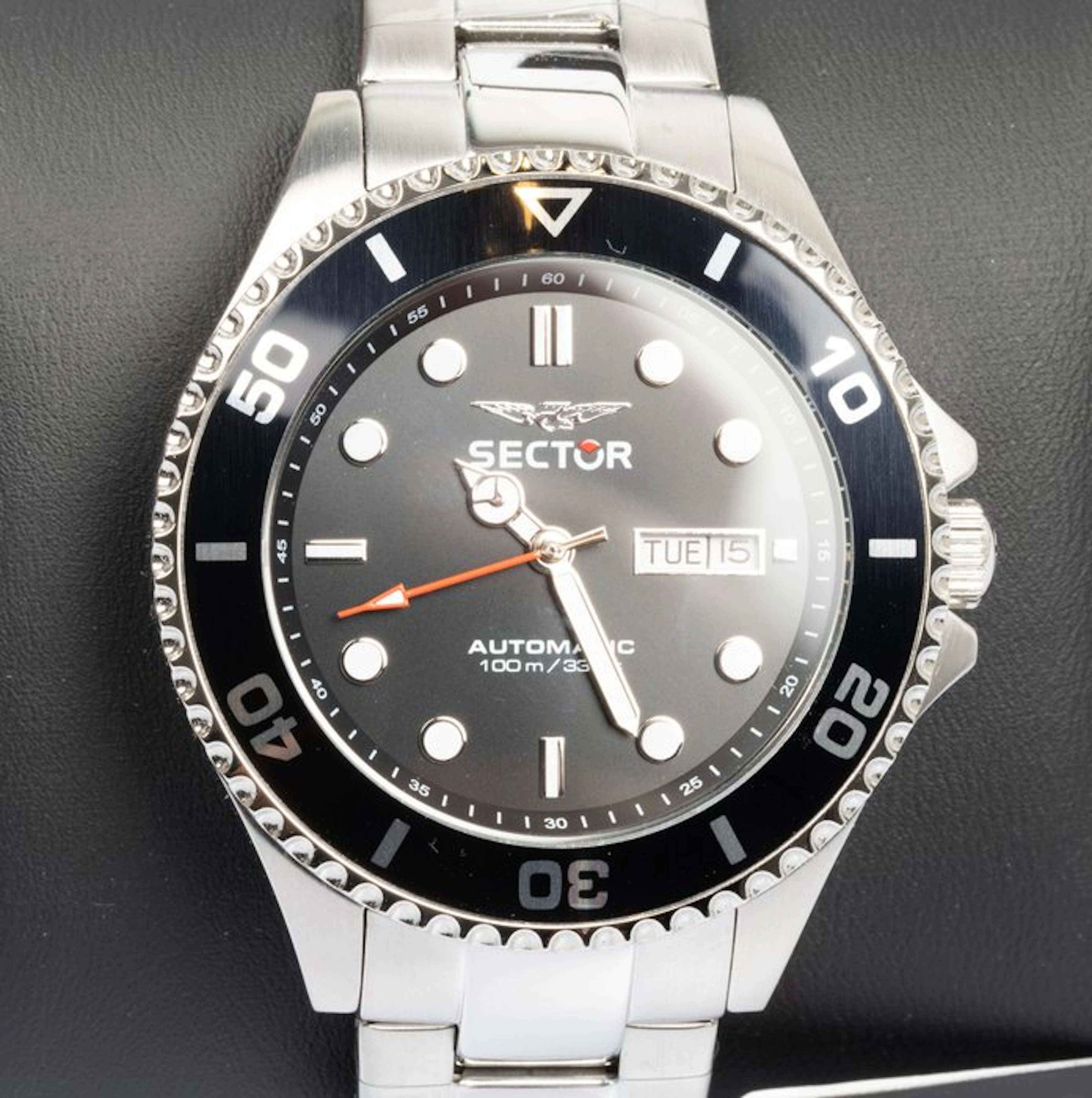 Sector - 230 - Automatic - Day & Date - 100 m - 43 mm...