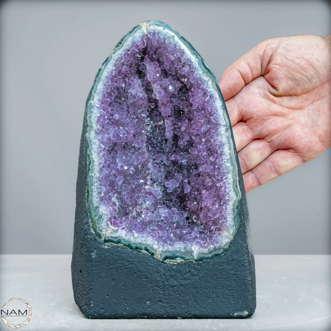 Natürliche Amethyst-Druse – beeindruckendes Naturkunstwerk voller Tiefe, Glanz und Strahlende Kristallpracht in Violett- 2398.41 g
