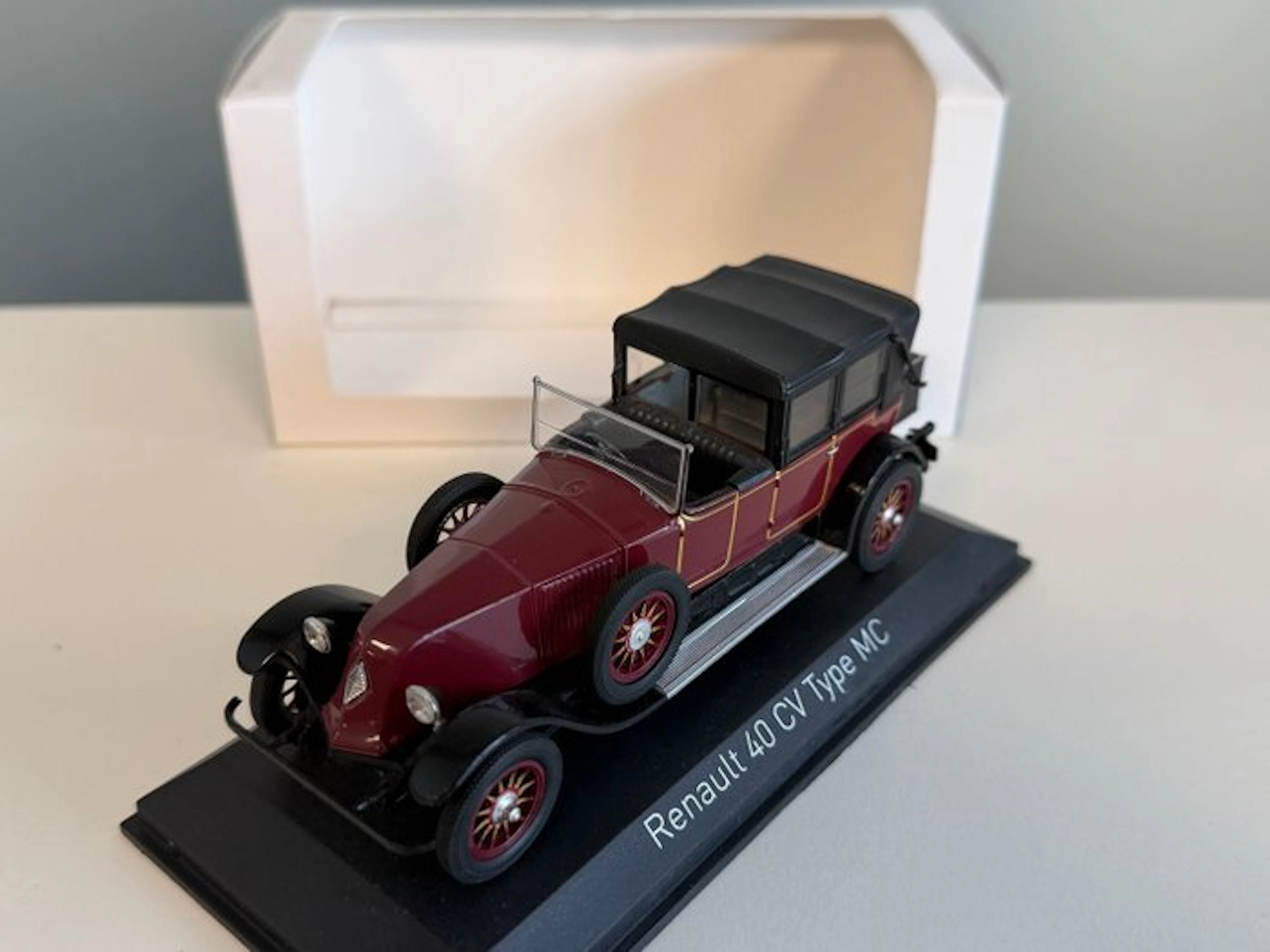 Norev 1:43 - Model car - Renault 40 CV Type MC