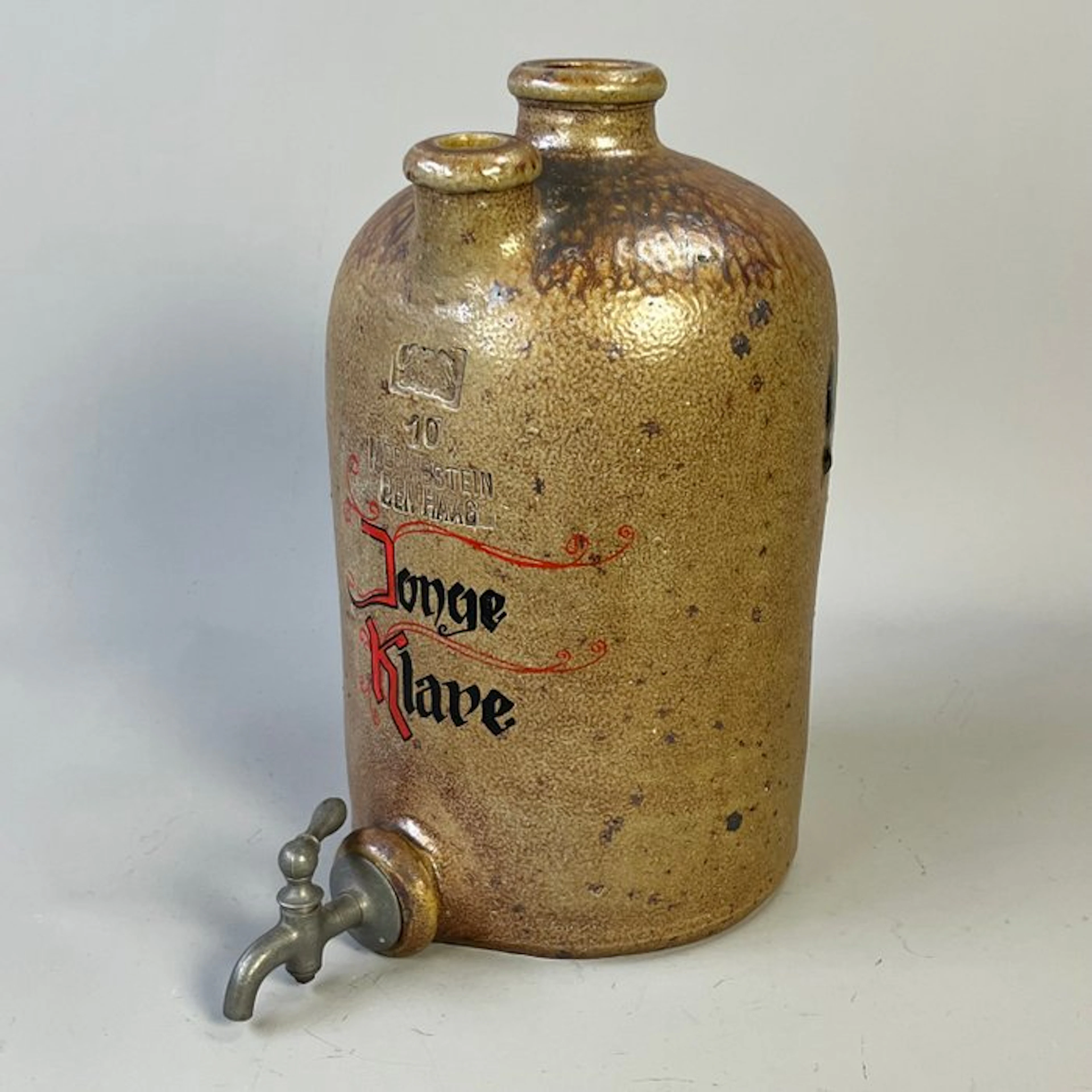 Jug - Antieke steengoed tapfles "Jonge Klare" met tinnen kraan