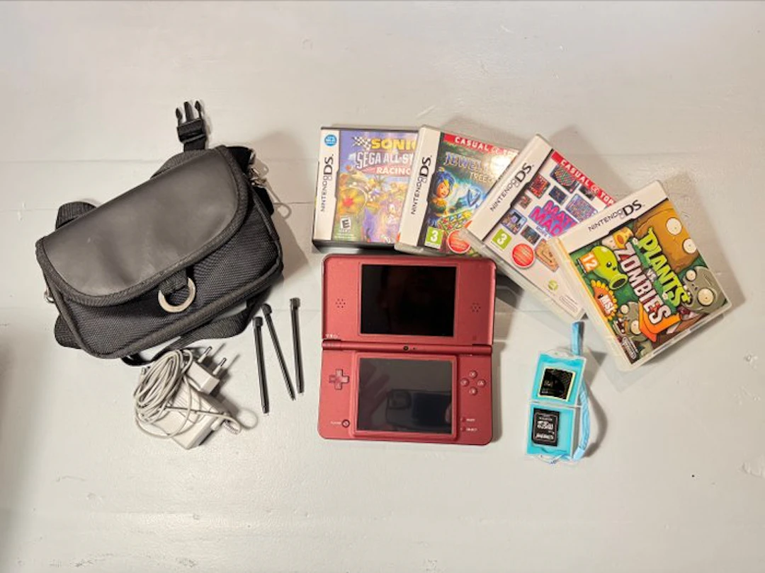 Nintendo - DSi XL - Video game console + games - Without original box