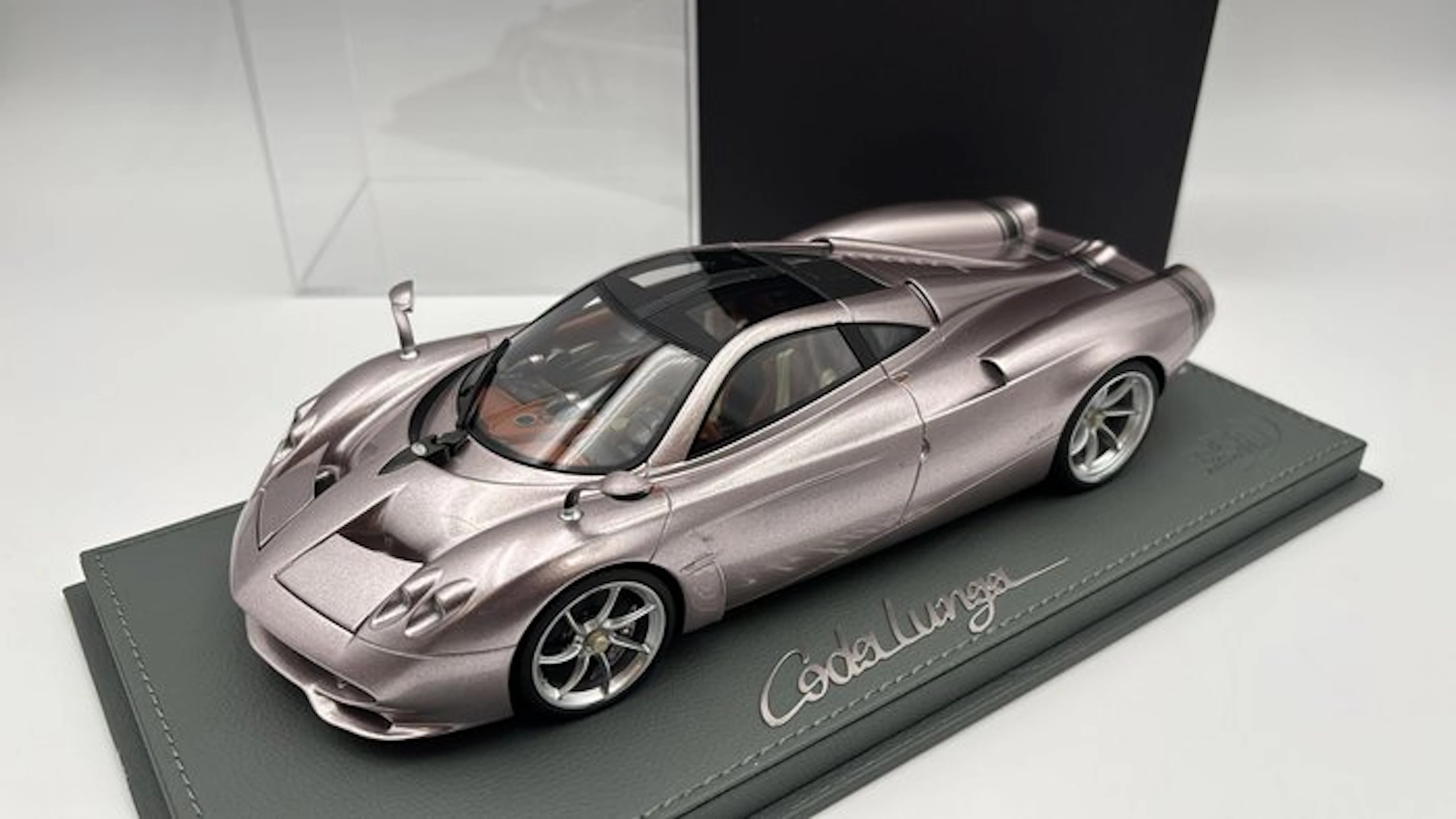 BBR 1:18 - Model car - Pagani Huayra Codalunga Bronzo...