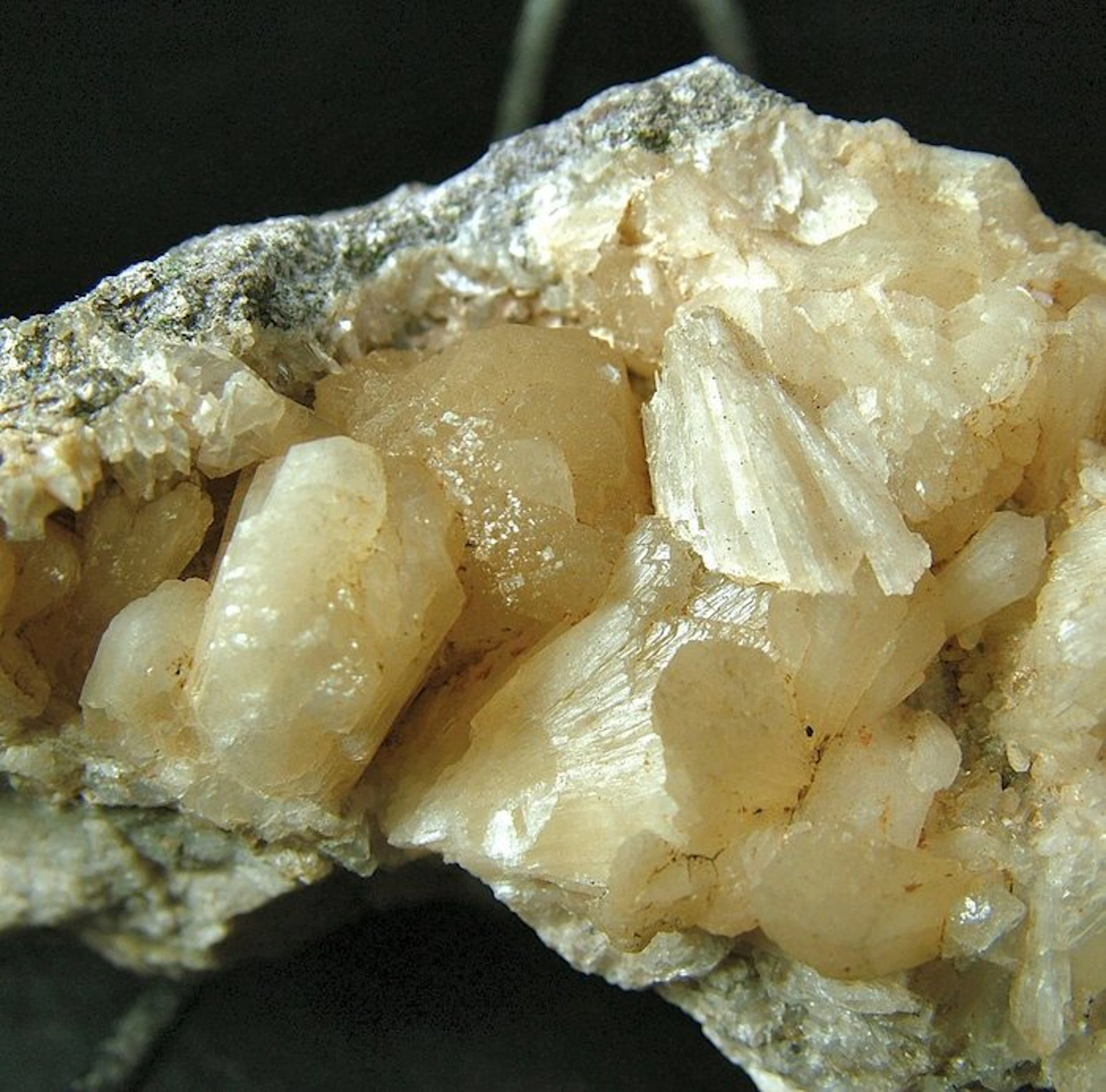 Silbite CW2235 Crystals on matrix - Height: 53 mm - Width: 85 mm- 240 g - (1)