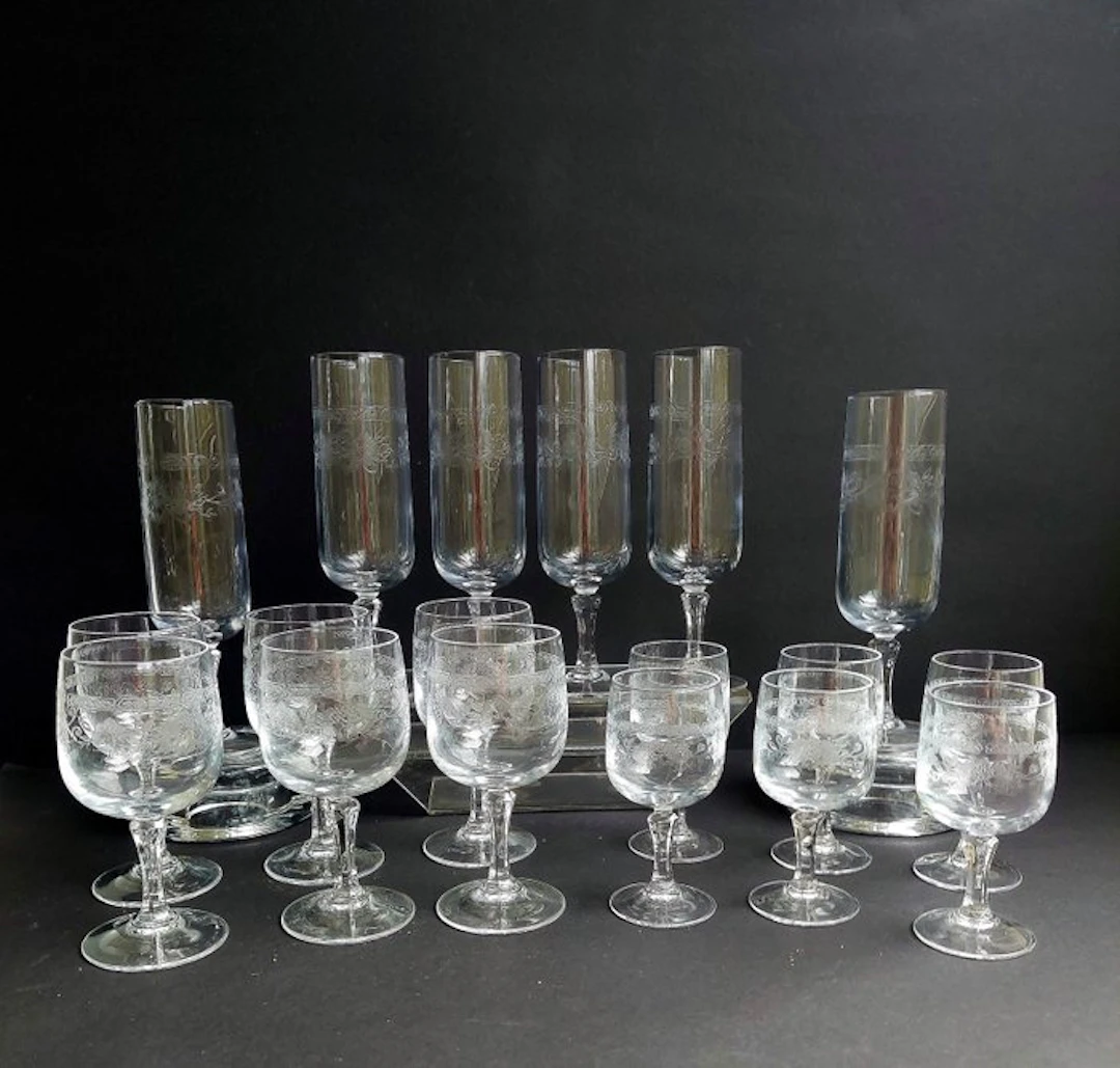 Cristal d'Arques - Liquor set (18) - Matignon - Crystal - Crystal glassware