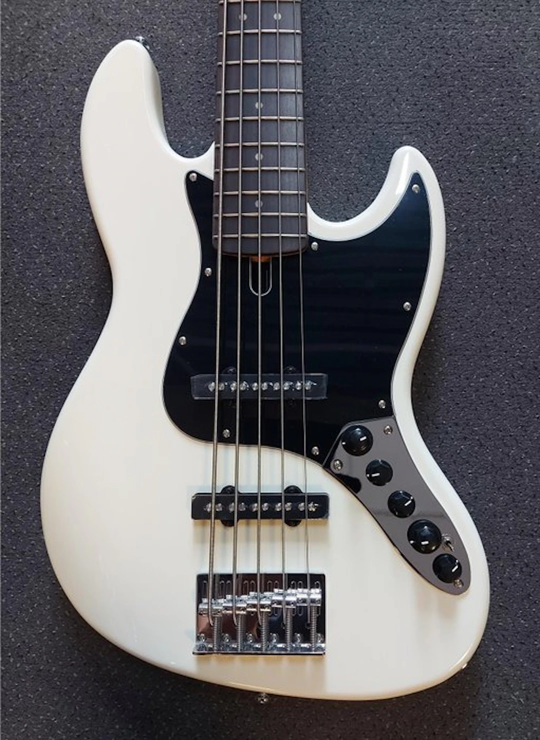 Sire Marcus Miller - V3 A5/AWH Antique White - - 5-string electric bass guitar