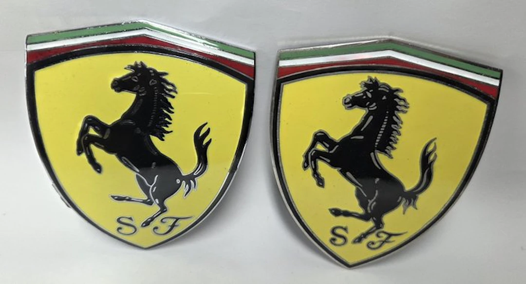 Car part - Ferrari - n.2 SCUDETTI FERRARI ORIGINALI...