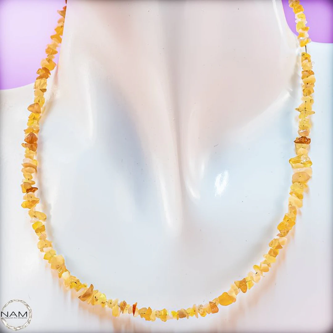 Unique Welo opal necklace – Shimmering lightness from...
