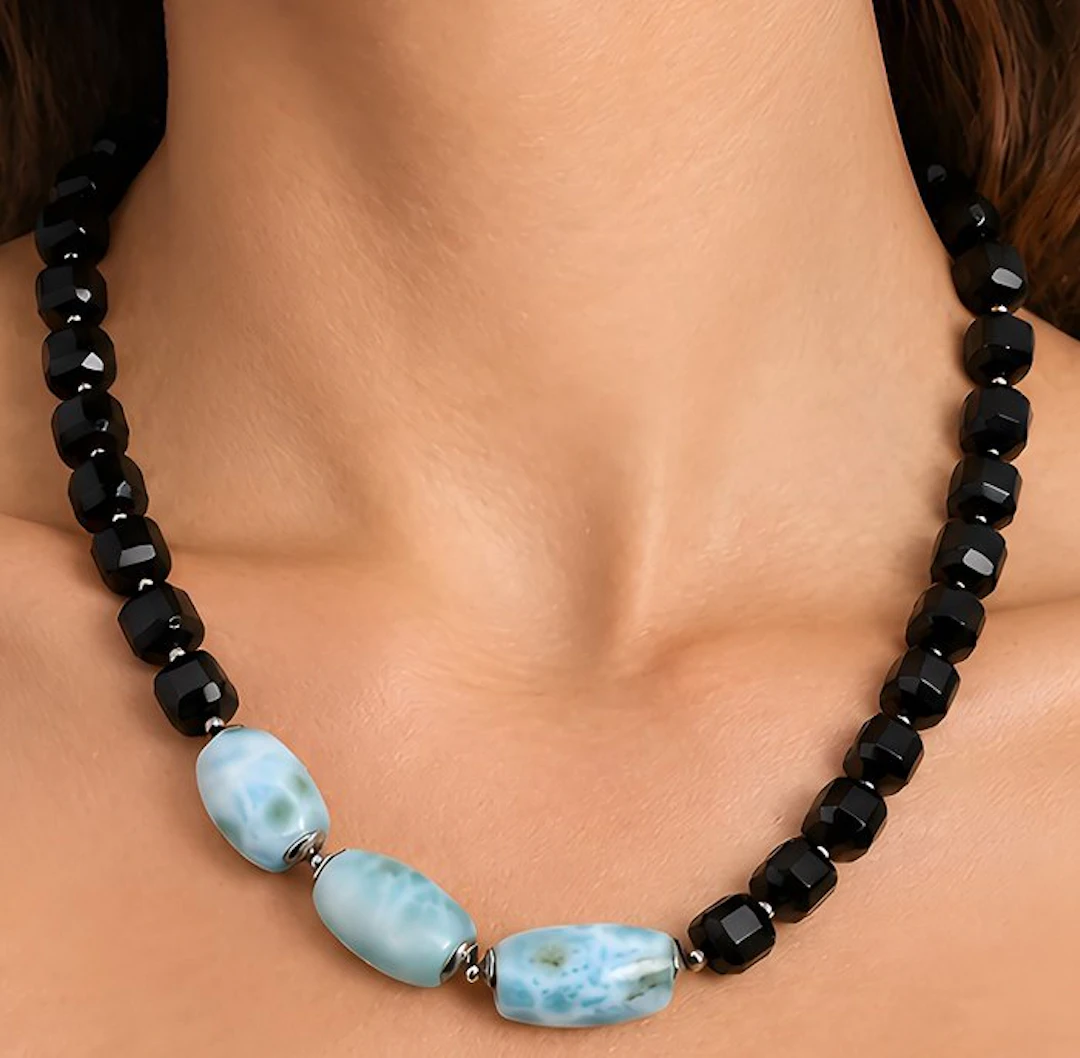 Handmade important Larimar and black Onyx necklace - The...