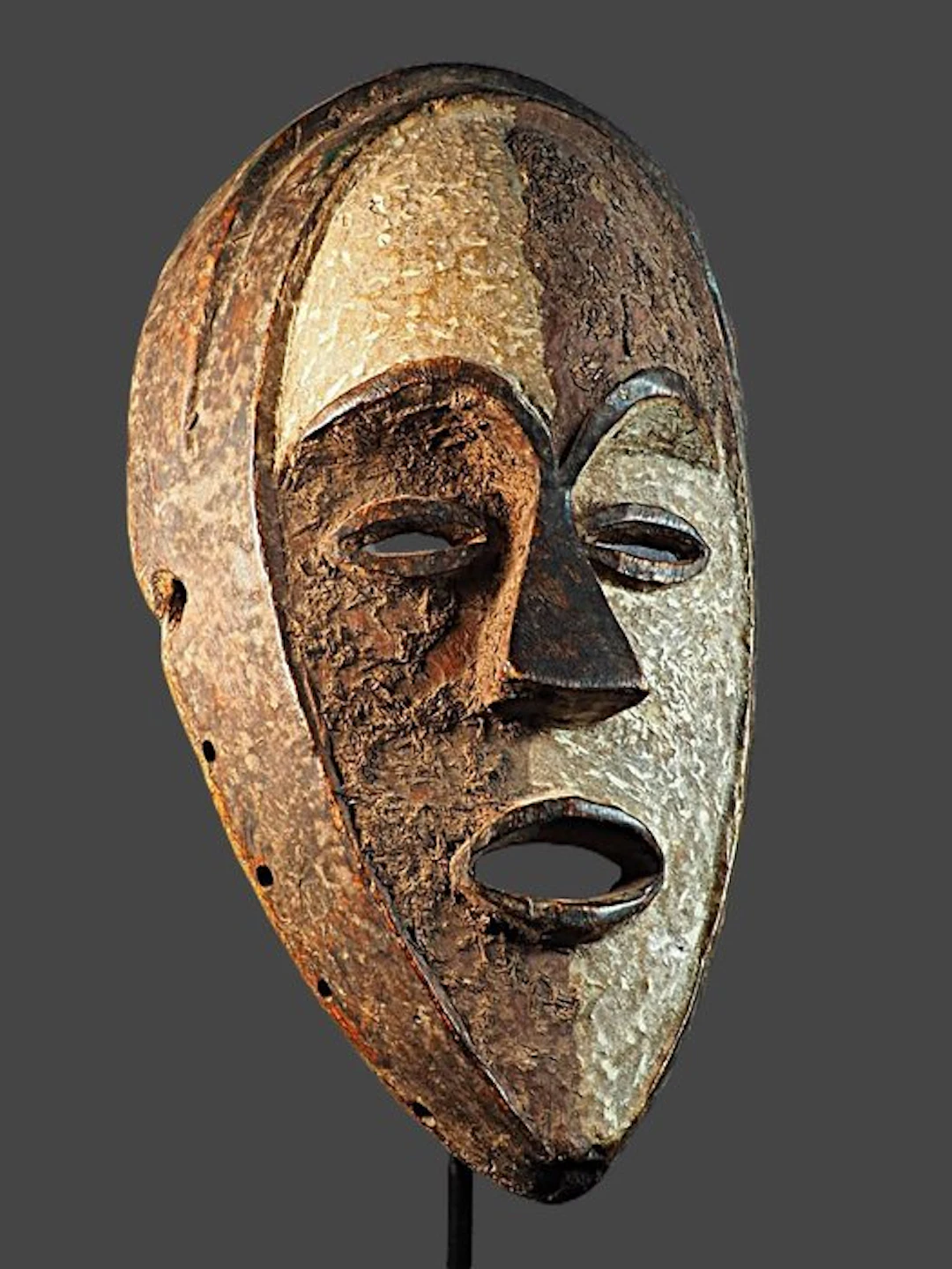Mask - Tsogho/Mitsogho. - Gabon - Initiation Mask