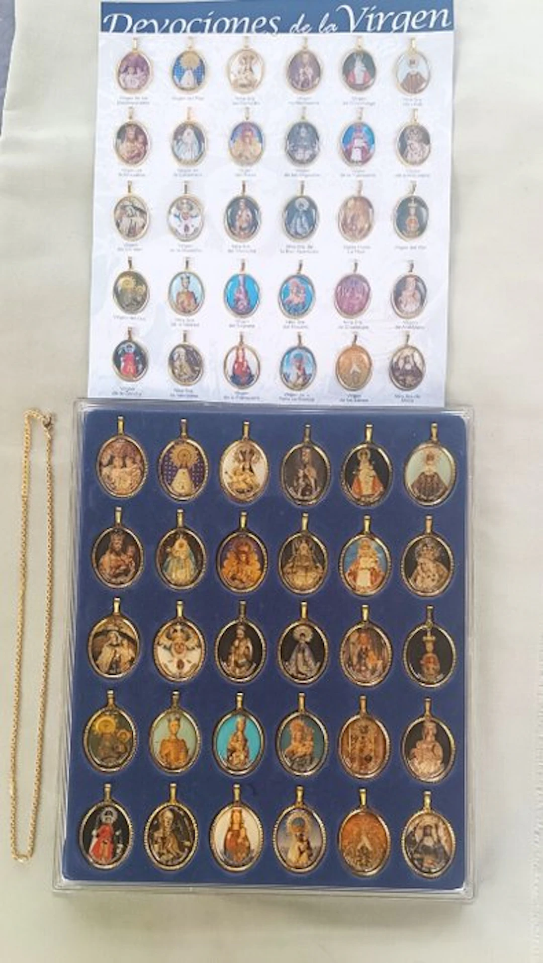 Great exclusive collection of 30 medals of VÍRGENES venerated worldwide