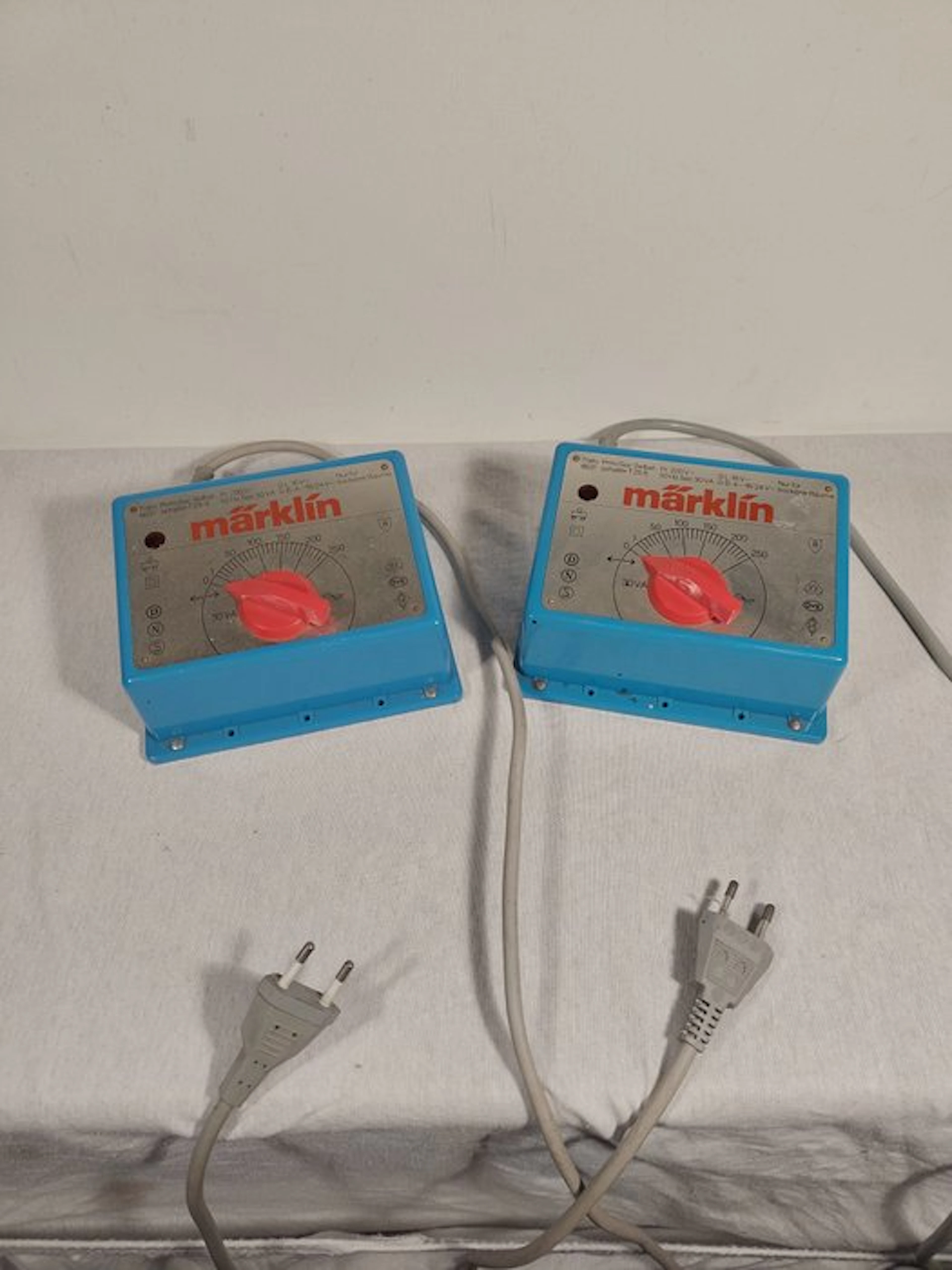 Märklin H0 - 6631 - Transformer (2) - 2x 30 VA, adjustable, blue