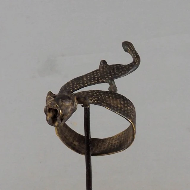 Decorative ornament - Burkina Faso - Gan arm ornament Lizard
