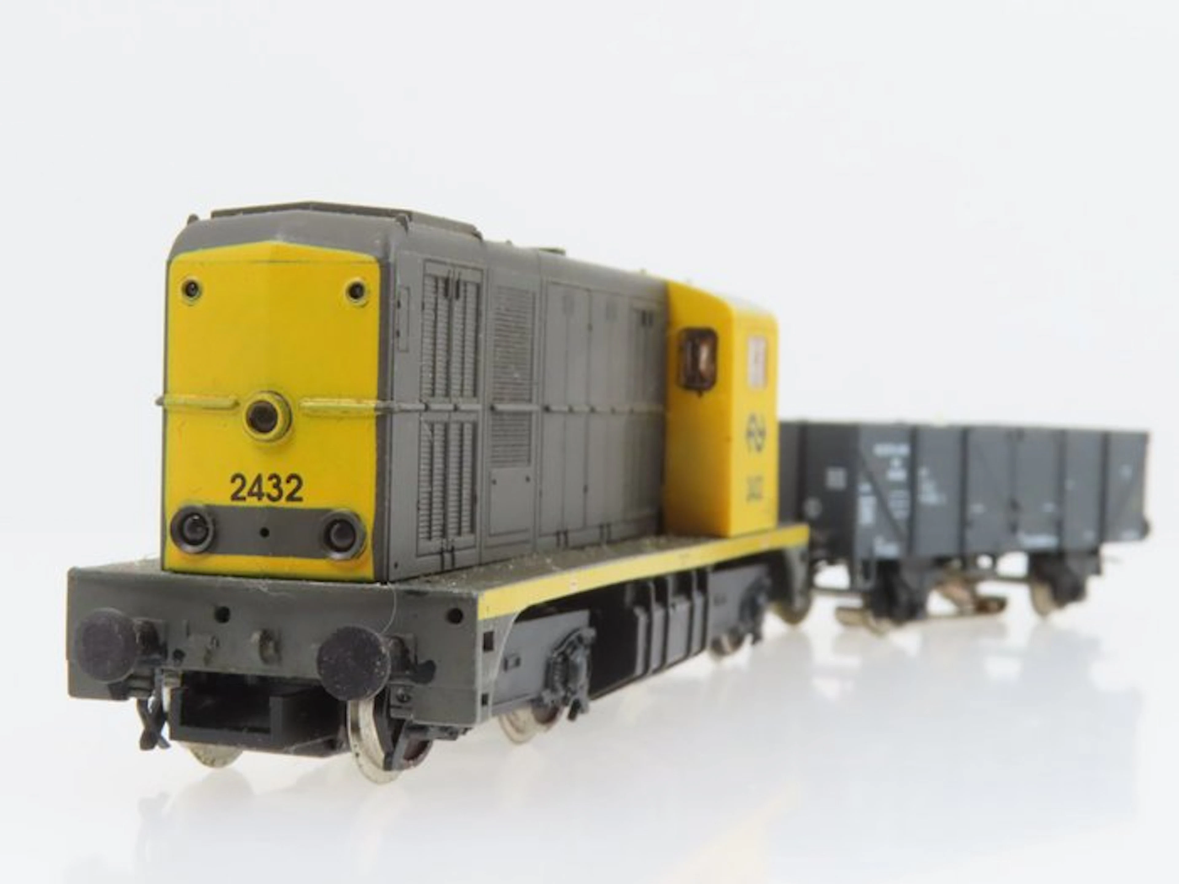DKM H0 - Train set (1) - Two-piece train set with 2400 and a high open wagon