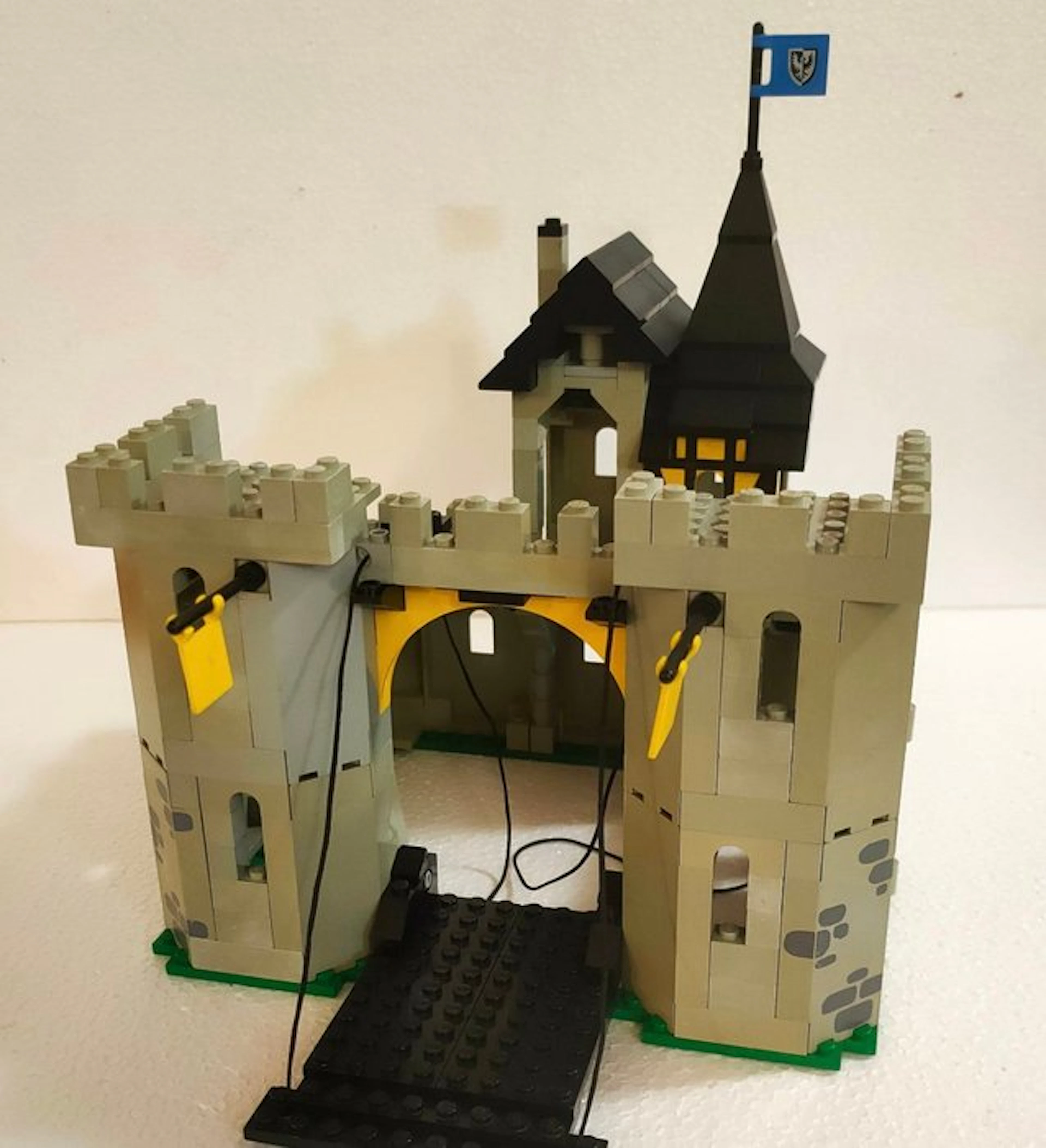 LEGO Set - Castle - Lego Castle Black Falcons Fortress 6074 + 6035 non completi