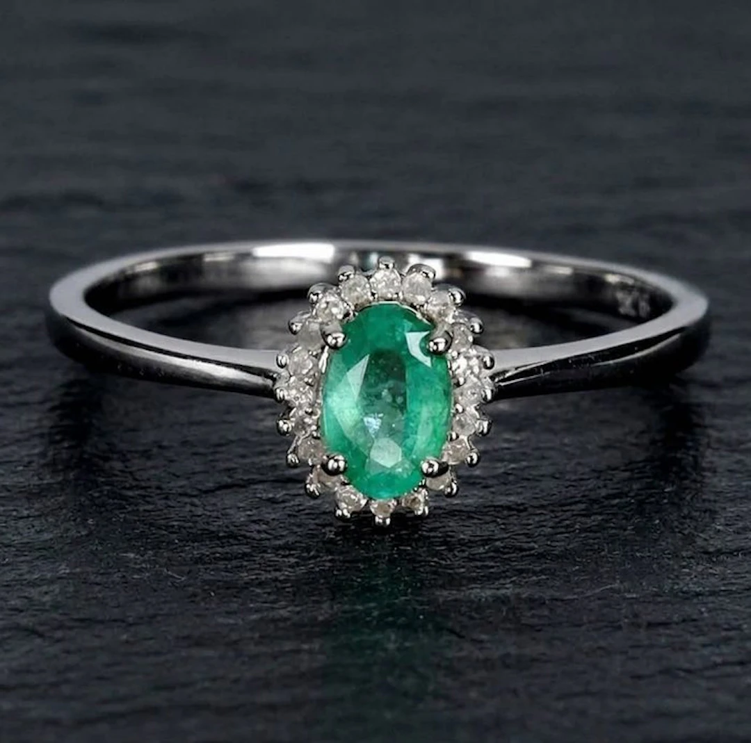 No reserve price - Ring Silver - 0.70ct. tw. Emerald - Diamond